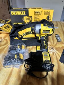 DEWALT DCF809C2 ATOMIC 20-Volt MAX Cordless Brushless Compact 1/4 in. Impact Driver, (2) 20-Volt 1.3Ah Batteries, Charger & Bag
