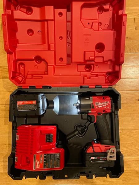Milwaukee 2960-22 M18 FUEL GEN-2 18V Lithium-Ion Mid Torque Brushless Cordless 3/8 in. Impact Wrench with Friction Ring Kit