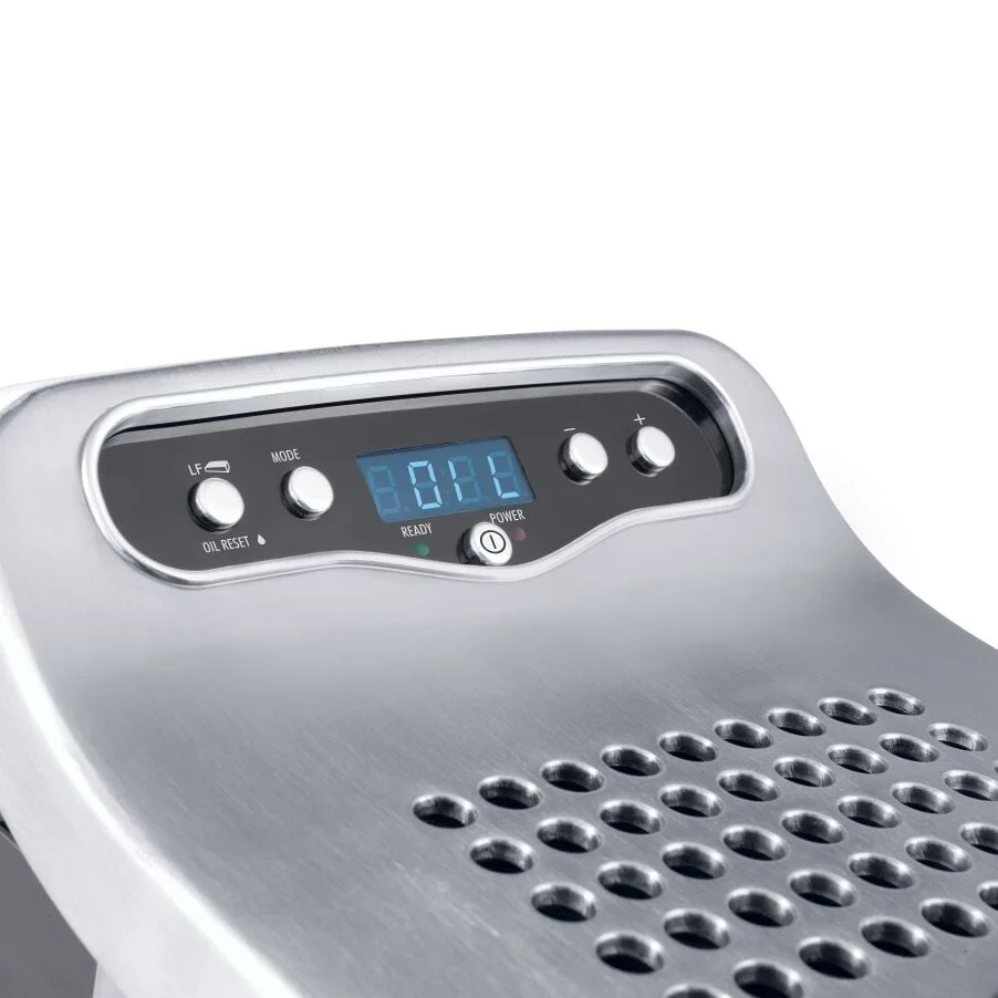 DeLonghi Livenza 4.5 Liter Deep Fryer with Easy Clean Drain System DeLonghi Livenza 4.5 Liter Deep Fryer with Easy Clean Drain System - Image 3