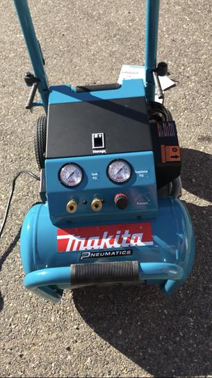 Makita MAC5200 5.2 Gal. 3.0 HP Electric Single Tank Air Compressor Makita 563303 5.2 Gal. 3.0 HP Electric Single Tank Air Compressor