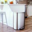 Qualiazero 13.2 gallon Trash Can, Stainless Steel Step On Kitchen Garbage Can, Silver