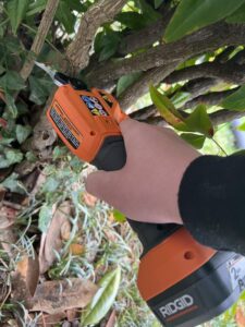 RIDGID R01301K 18V Brushless Cordless Battery Pruner with 2.0 Ah Battery and Charger