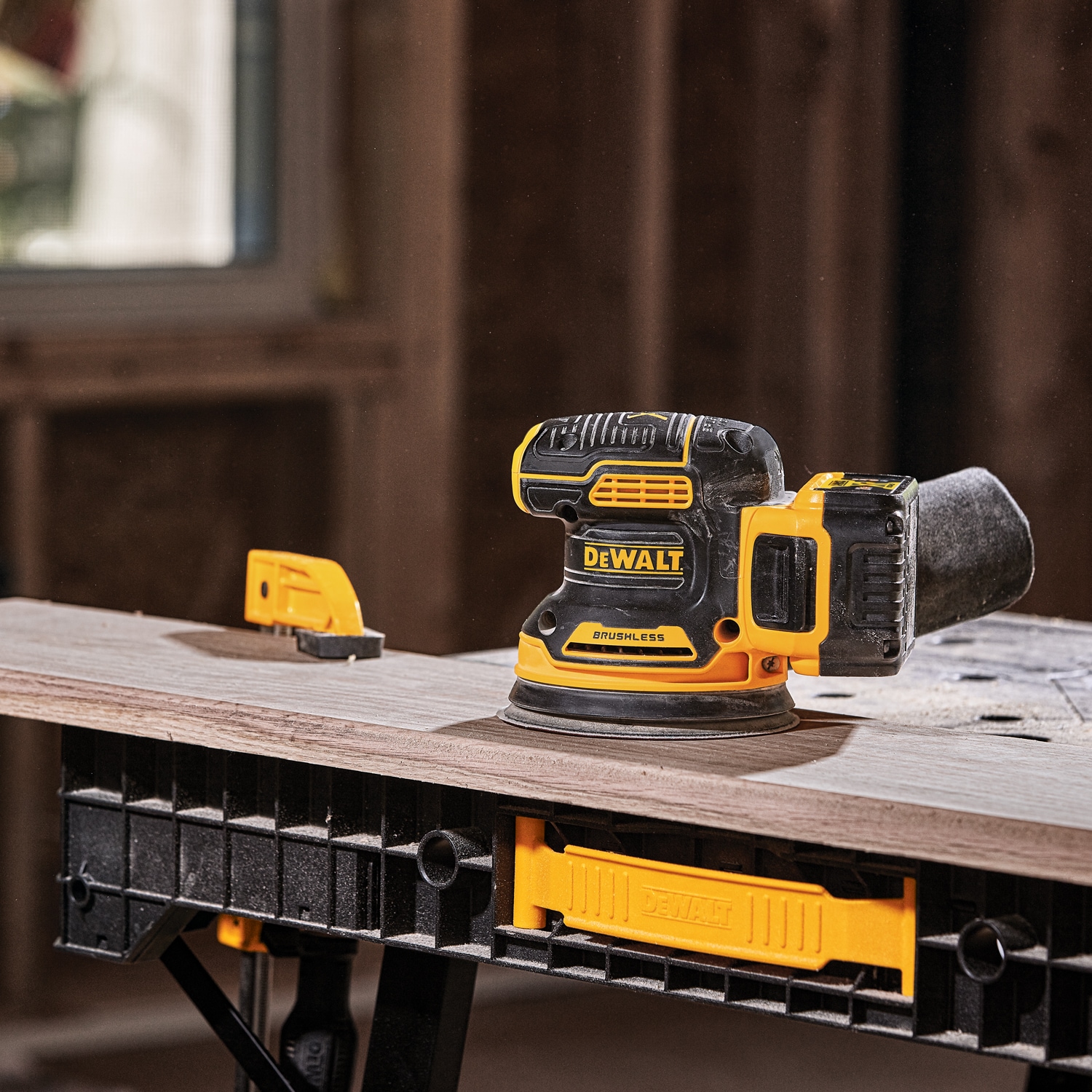 DEWALT 20-Volt-Amp Brushless Cordless Variable Speed Random Orbital Sander with Dust Management (Battery Included) DEWALT 20-Volt-Amp Brushless Cordless Variable Speed Random Orbital Sander with Dust Management (Battery Included) - Image 16
