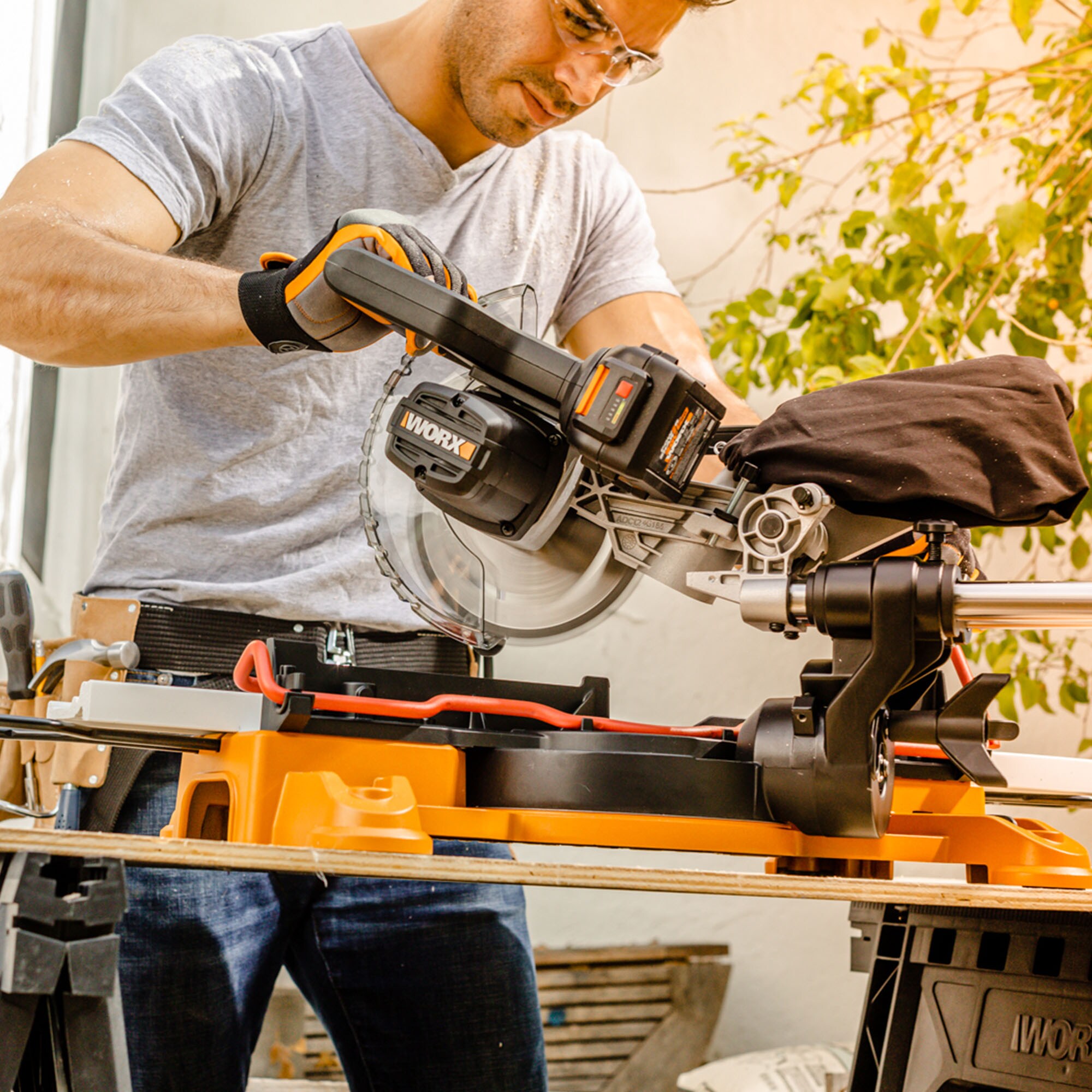 WORX POWER SHARE 7-1/4-in 0.1-Amp Single Bevel Sliding Compound Cordless Miter Saw (Cordless) WORX POWER SHARE 7-1/4-in 0.1-Amp Single Bevel Sliding Compound Cordless Miter Saw (Cordless) - Image 13