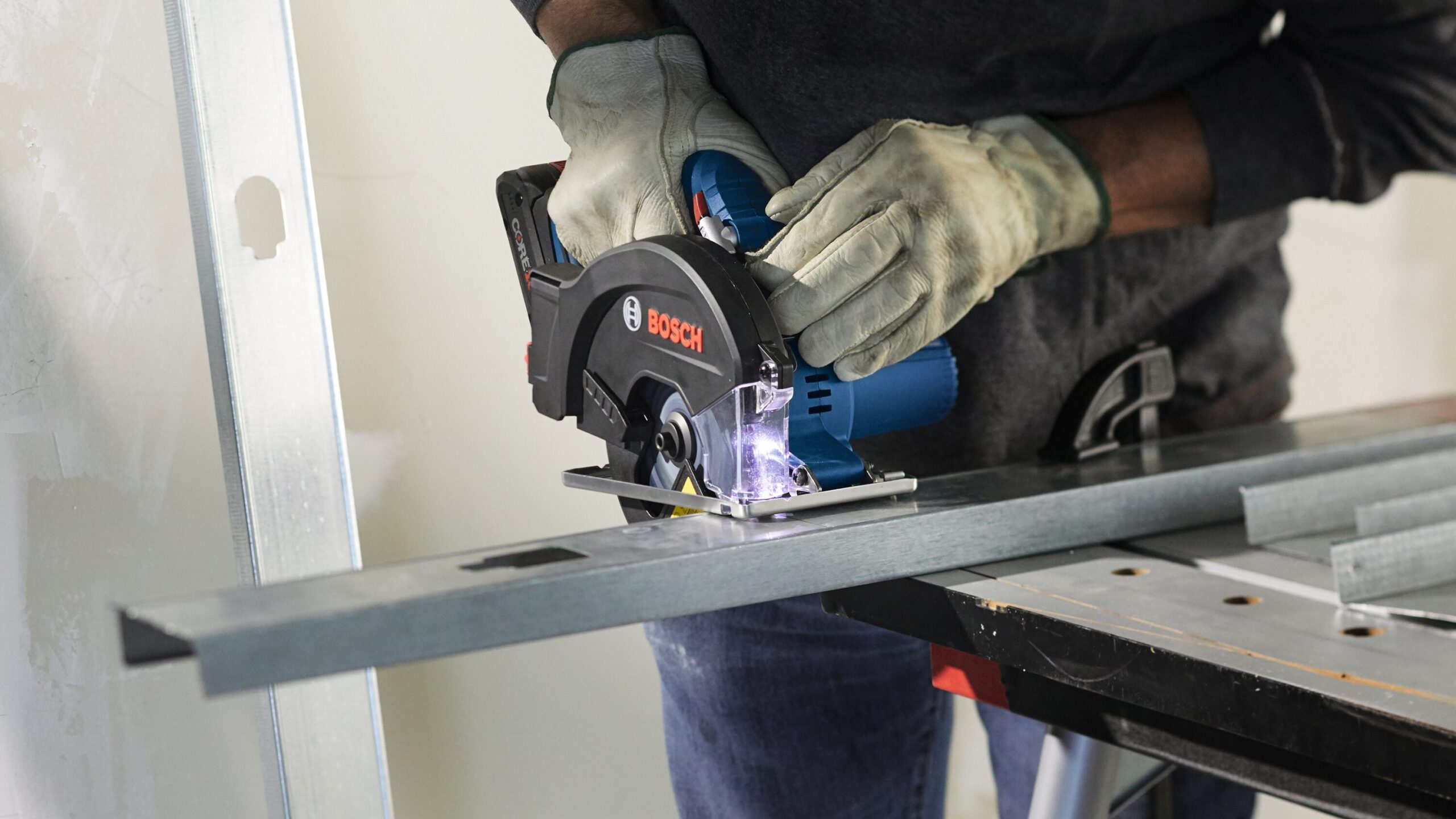 Bosch 5-3/8-in Cordless Circular Saw (Tool Only) Bosch 5-3/8-in Cordless Circular Saw (Tool Only) - Image 8