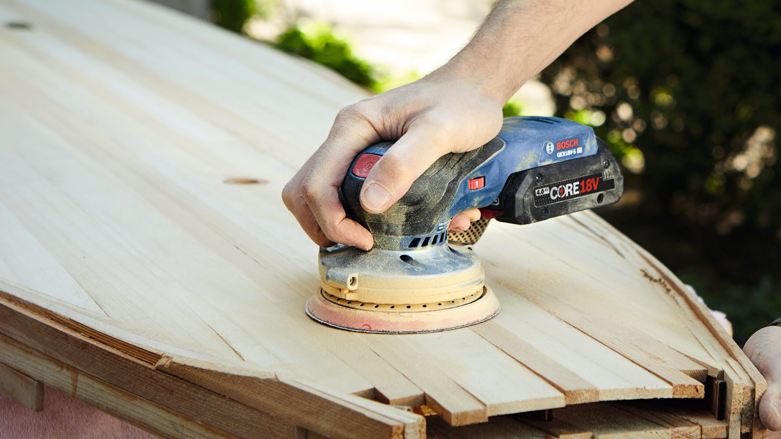 Bosch 18-Volt 4-Amp Brushless Cordless Orbital Sander with Dust Management (Battery Included) Bosch 18-Volt 4-Amp Brushless Cordless Orbital Sander with Dust Management (Battery Included) - Image 7