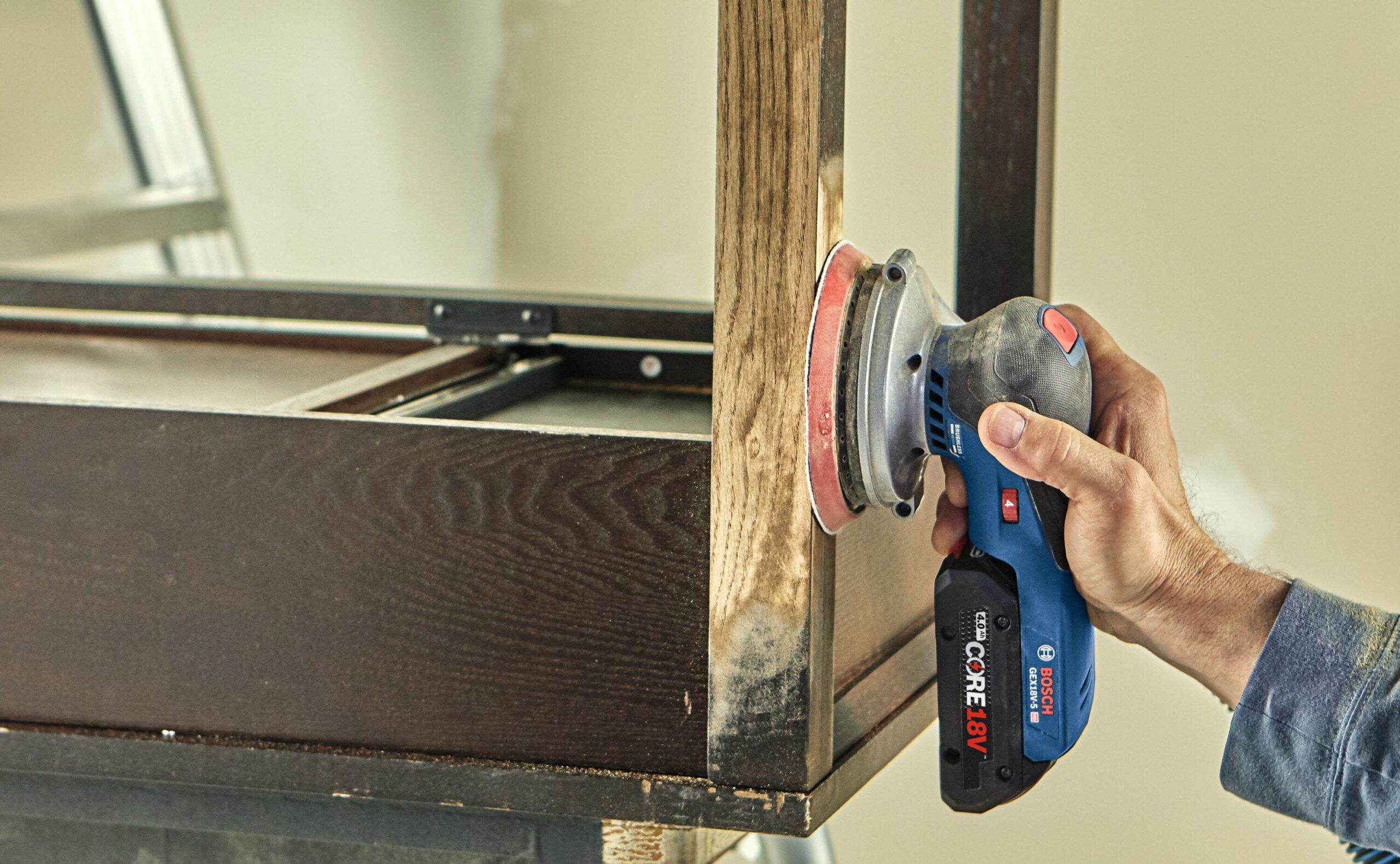 Bosch 18-Volt 4-Amp Brushless Cordless Orbital Sander with Dust Management (Battery Included) Bosch 18-Volt 4-Amp Brushless Cordless Orbital Sander with Dust Management (Battery Included) - Image 11