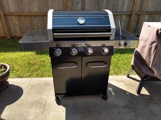 Monument Grills 42538B 4-Burner Propane Gas Grill in Black with ClearView Lid, LED Controls, Side Burner and USB Light Monument Grills 42538B 4-Burner Propane Gas Grill in Black with ClearView Lid, LED Controls, Side Burner and USB Light