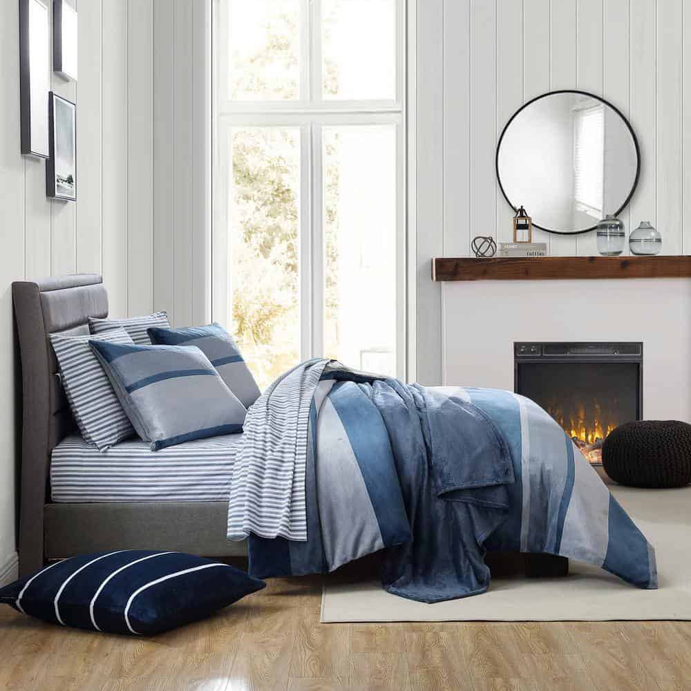 Nautica Linden 3-Piece Navy Blue Microfiber King Comforter Set Nautica Linden 3-Piece Navy Blue Microfiber King Comforter Set - Image 3