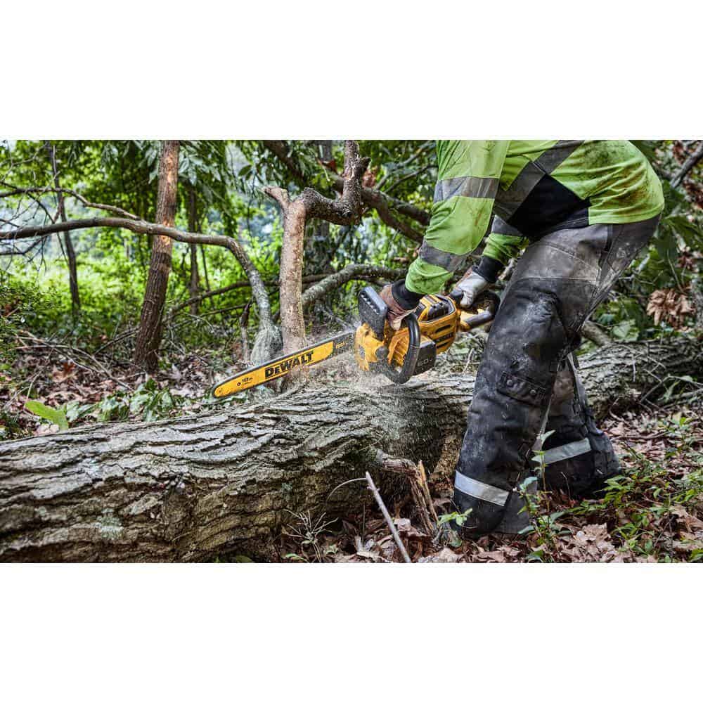 DEWALT FLEXVOLT 60V MAX 18 in. Brushless Cordless Battery Powered Chainsaw Kit with (1) FLEXVOLT 3 Ah Battery & Charger DEWALT FLEXVOLT 60V MAX 18 in. Brushless Cordless Battery Powered Chainsaw Kit with (1) FLEXVOLT 3 Ah Battery & Charger - Image 9