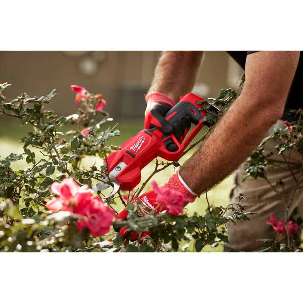Milwaukee M12 FUEL 12V Brushless Cordless Brushless Cordless Pruner Kit w/(2) 2.0 Ah Battery, Charger Milwaukee M12 FUEL 12V Brushless Cordless Brushless Cordless Pruner Kit w/(2) 2.0 Ah Battery, Charger - Image 11