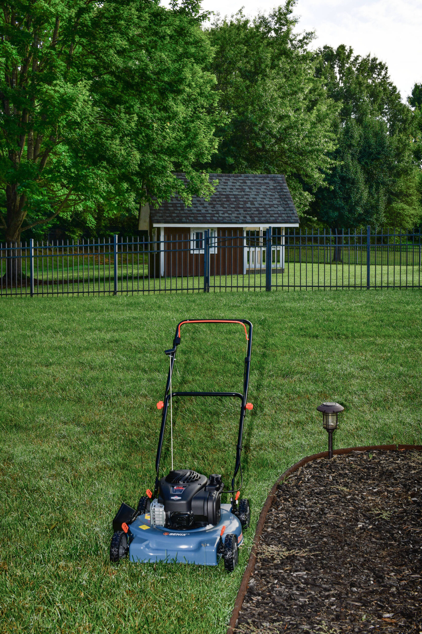 SENIX 21-in Gas Push Lawn Mower with 125-cc Briggs and Stratton Engine SENIX 21-in Gas Push Lawn Mower with 125-cc Briggs and Stratton Engine - Image 14