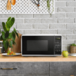 Mainstays 0.7 Cu ft Countertop Microwave Oven, 700 Watts, White