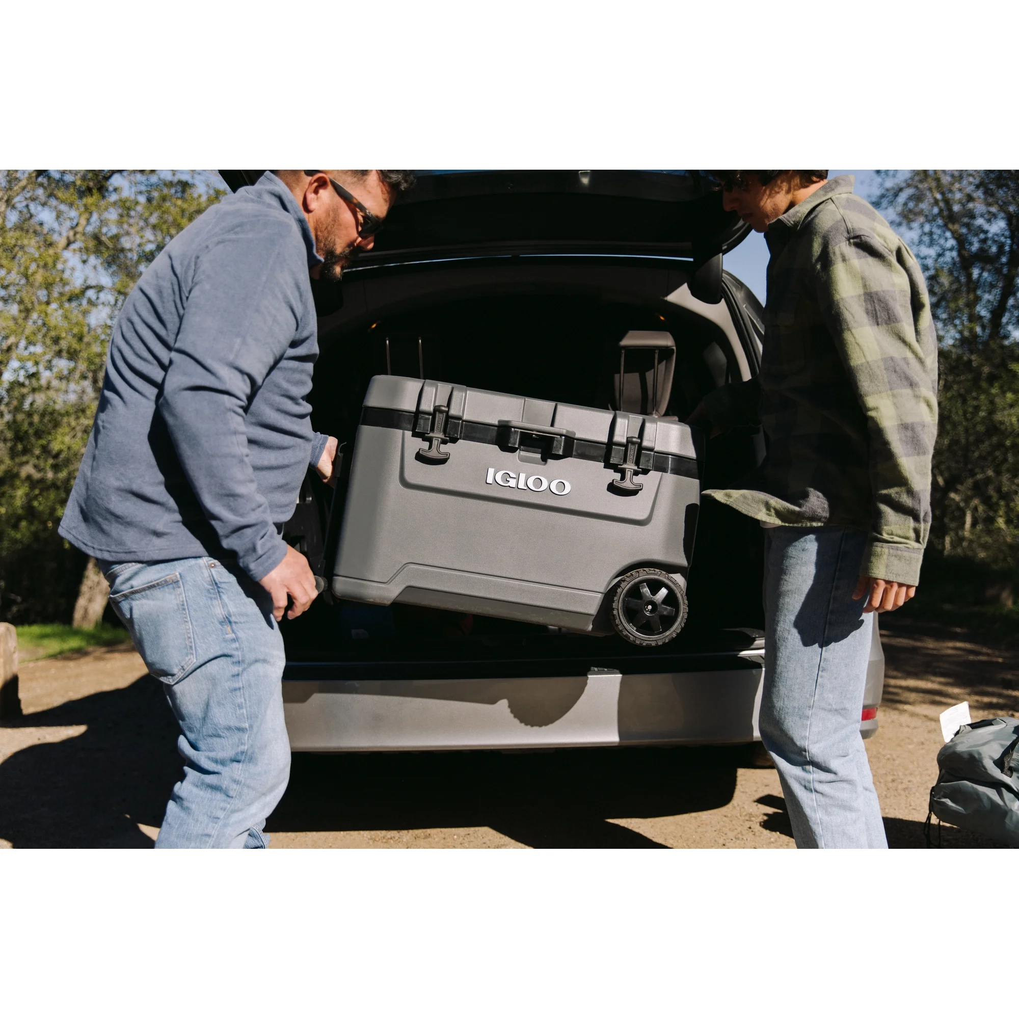 Igloo 72 QT Overland Ice Chest Cooler with Wheels, Gray Igloo 72 QT Overland Ice Chest Cooler with Wheels, Gray - Image 10