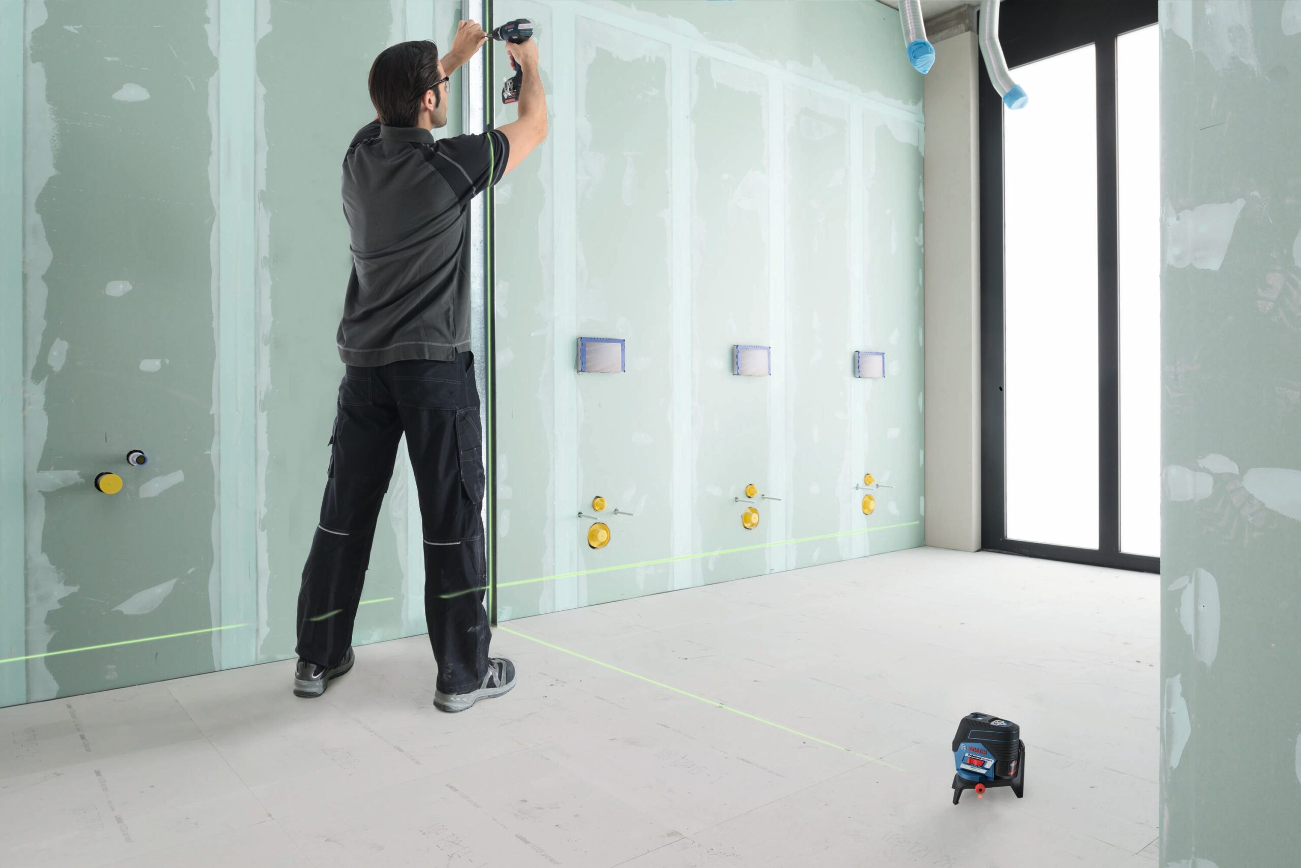 Bosch 165-ft Green Self-Leveling Cross-line Laser Level Kit Bosch 165-ft Green Self-Leveling Cross-line Laser Level Kit - Image 12