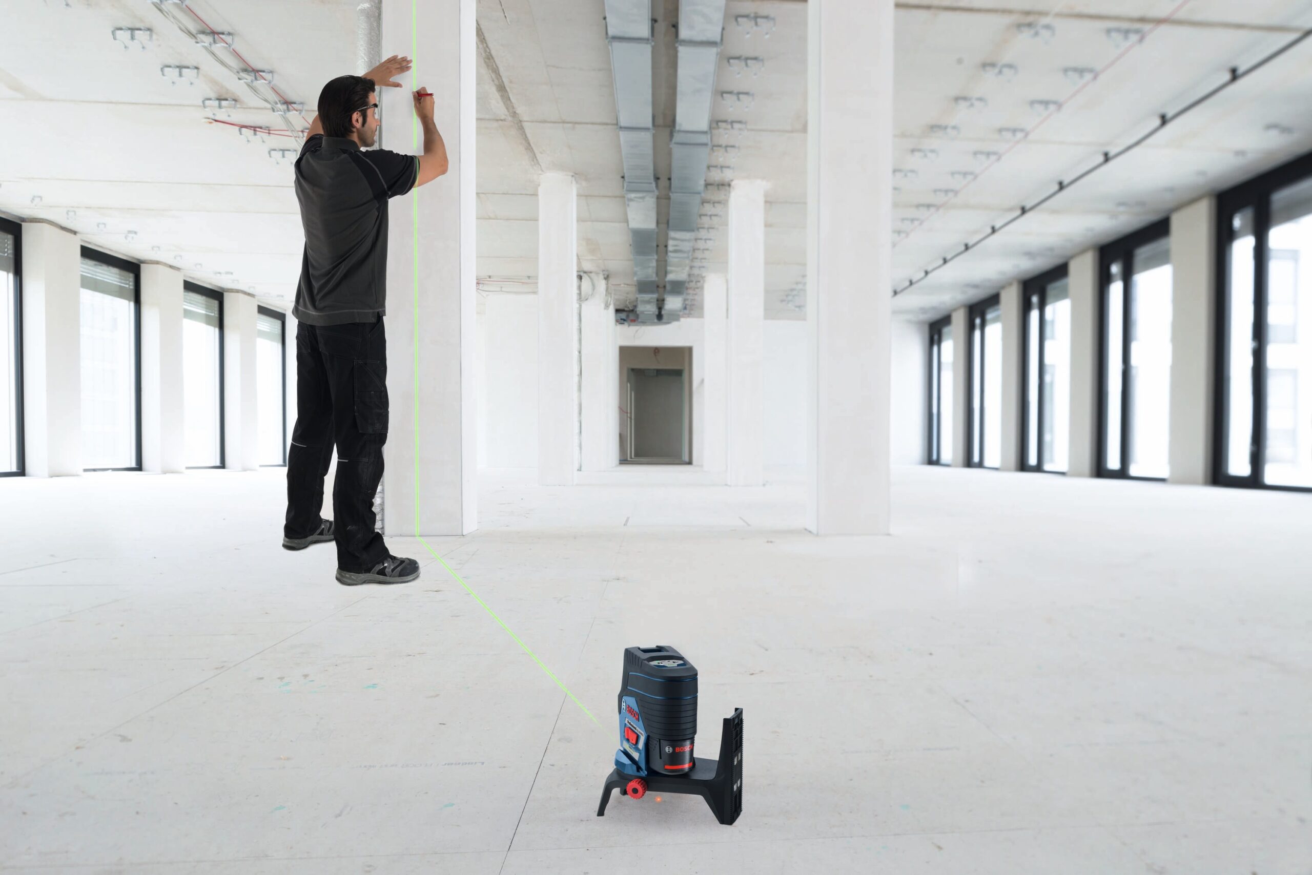 Bosch 165-ft Green Self-Leveling Cross-line Laser Level Kit Bosch 165-ft Green Self-Leveling Cross-line Laser Level Kit - Image 16