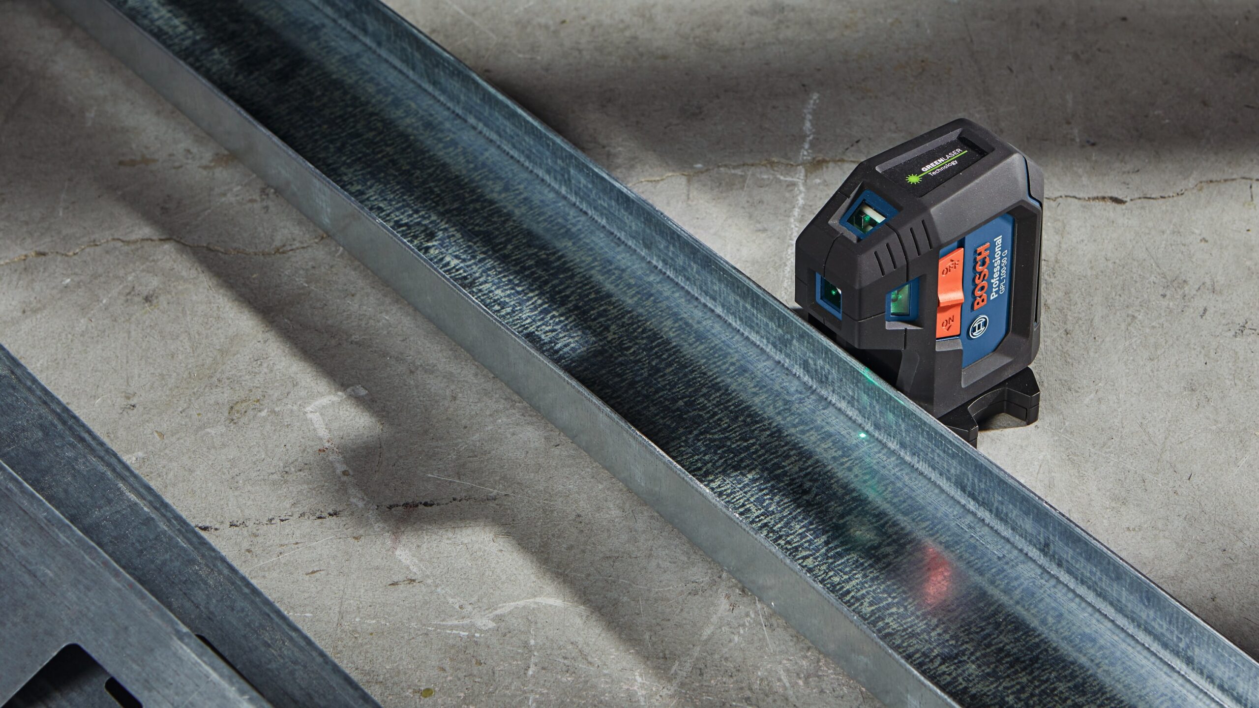 Bosch 125-ft Green Self-Leveling with Plumb Points Laser Level Bosch 125-ft Green Self-Leveling with Plumb Points Laser Level - Image 13