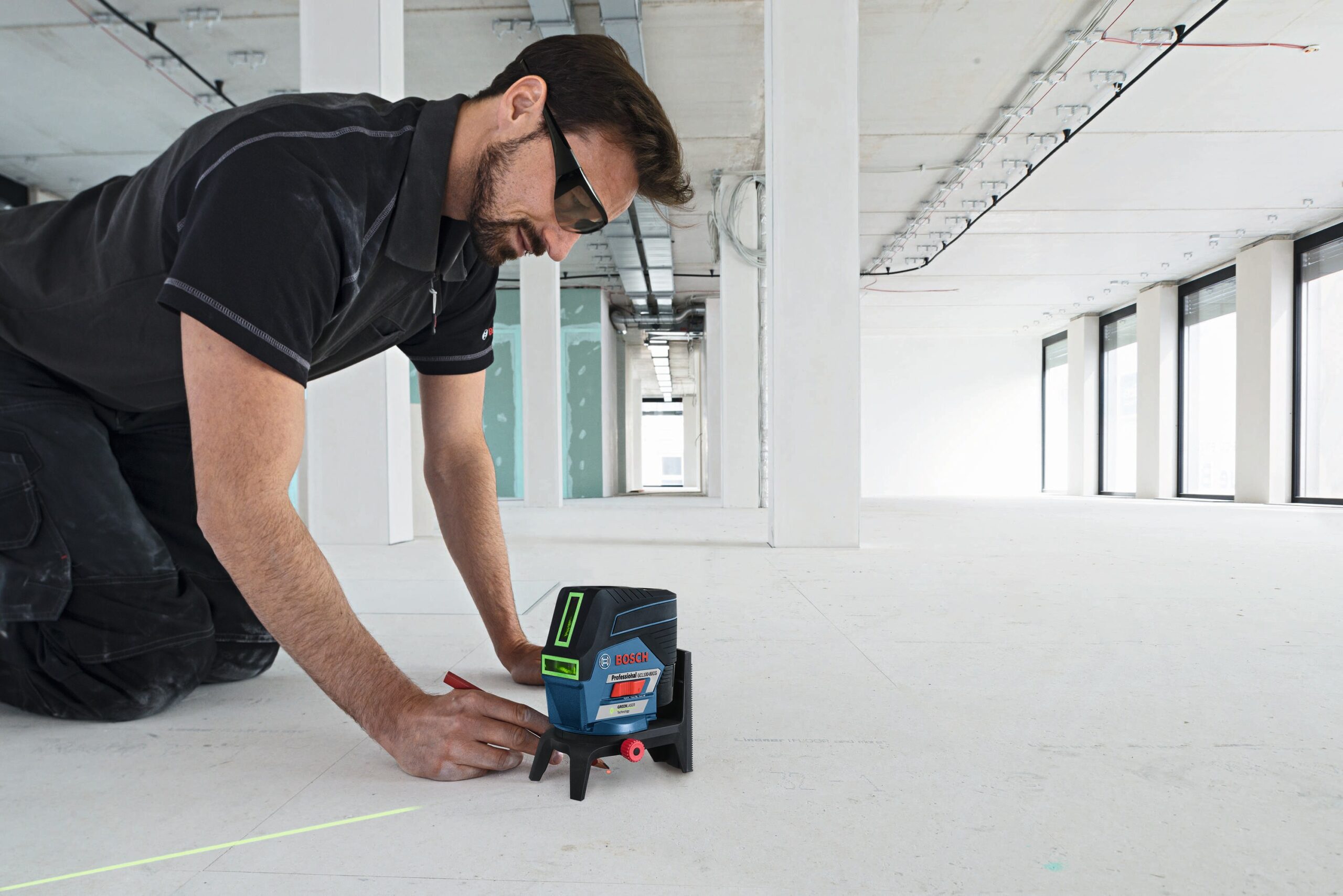 Bosch 165-ft Green Self-Leveling Cross-line Laser Level Kit Bosch 165-ft Green Self-Leveling Cross-line Laser Level Kit - Image 14