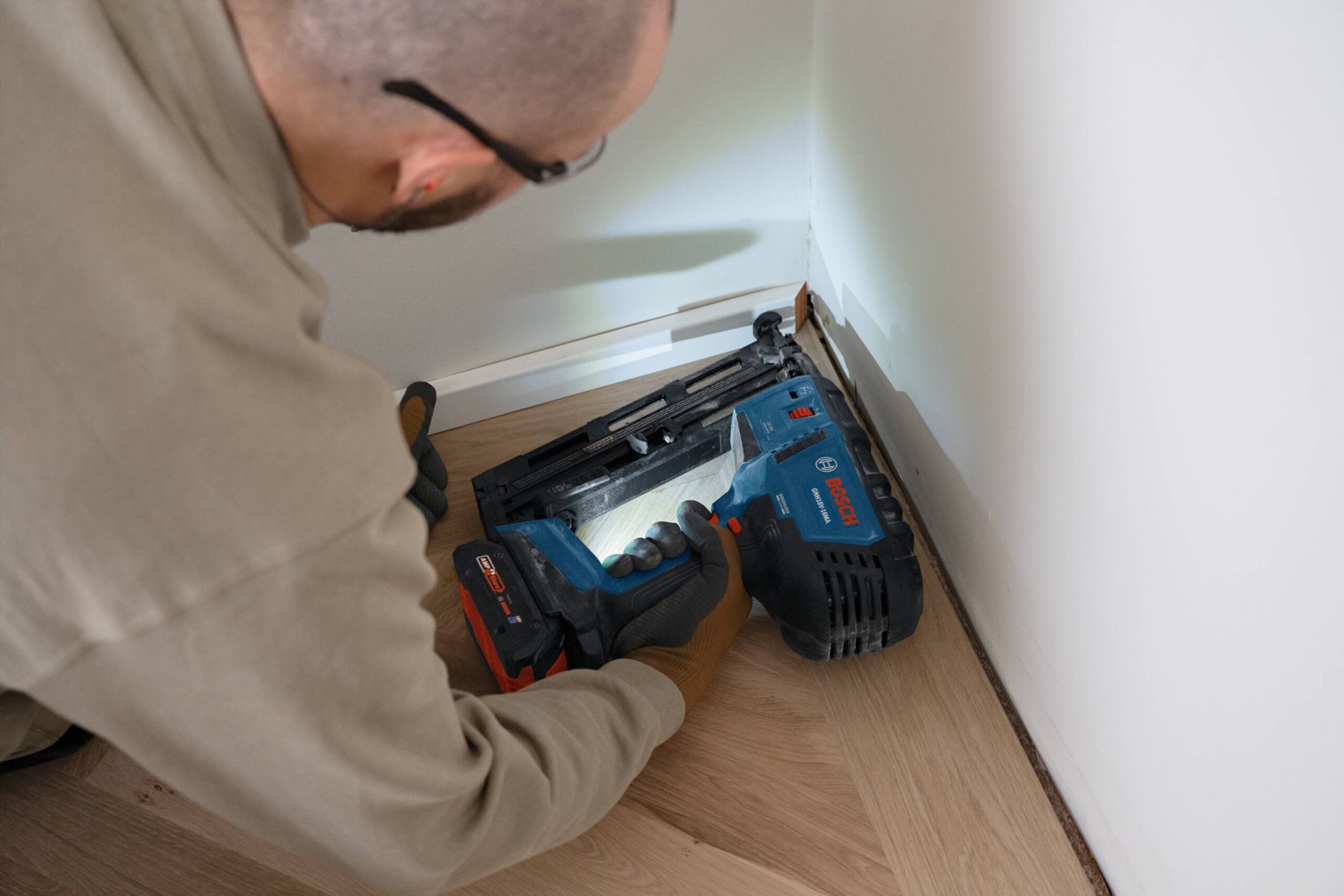 Bosch 18V Brushless 2-1/2-in 16-Gauge Cordless Finish Nailer Bosch 18V Brushless 2-1/2-in 16-Gauge Cordless Finish Nailer - Image 5
