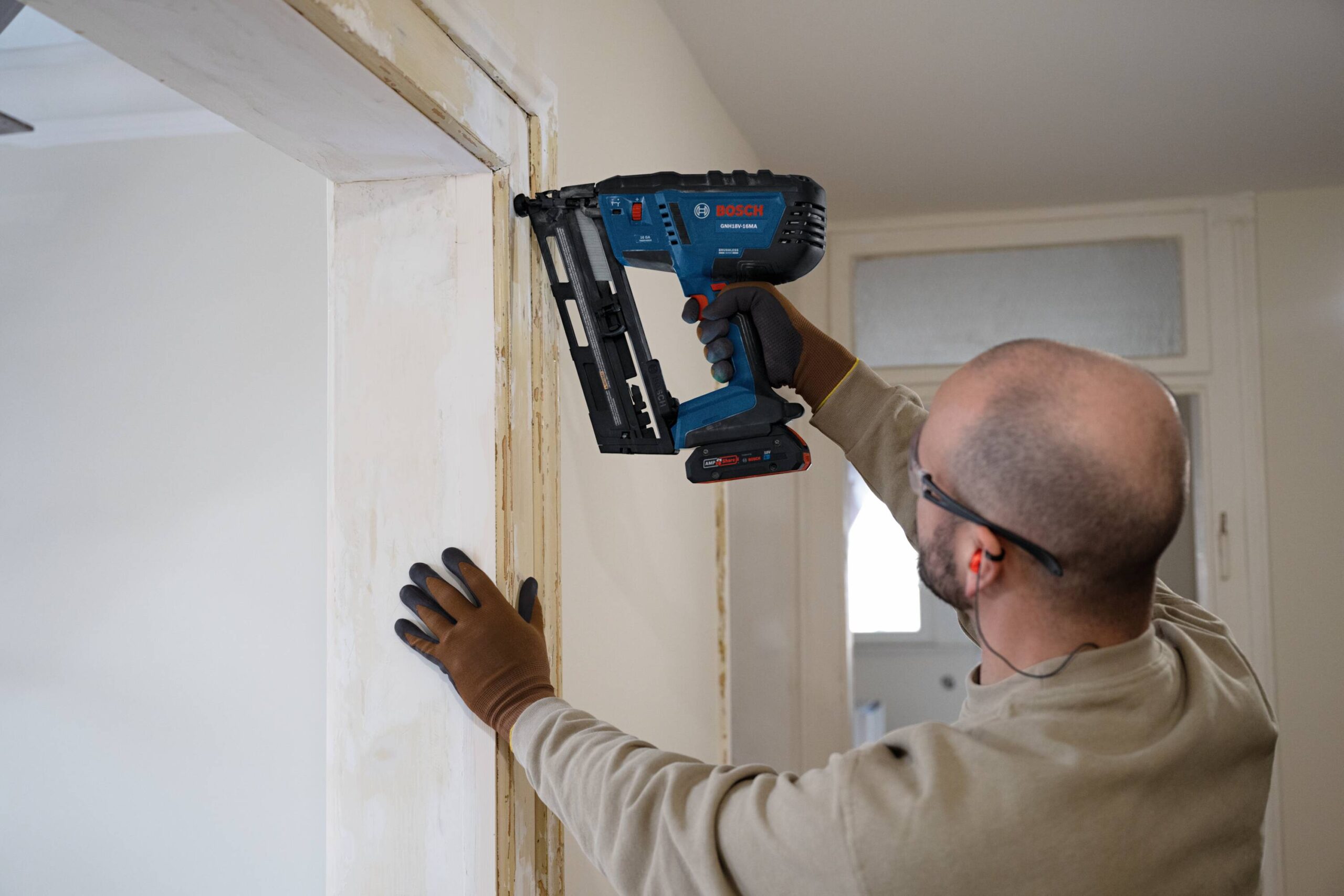 Bosch 18V Brushless 2-1/2-in 16-Gauge Cordless Finish Nailer Bosch 18V Brushless 2-1/2-in 16-Gauge Cordless Finish Nailer - Image 4