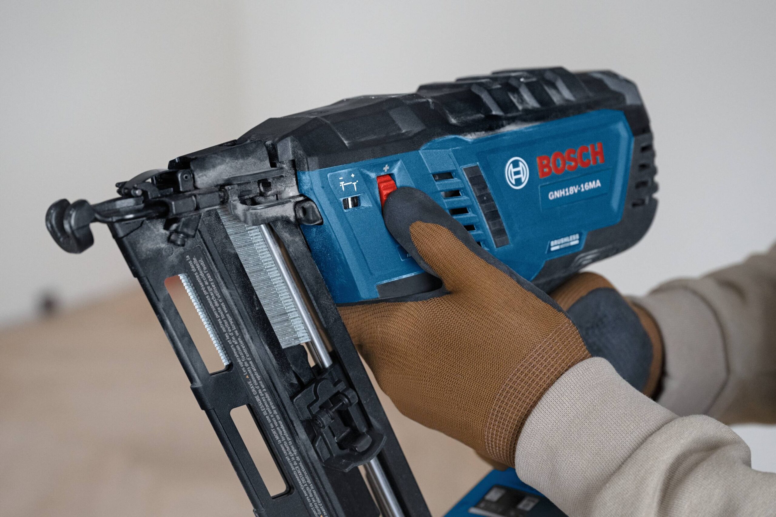 Bosch 18V Brushless 2-1/2-in 16-Gauge Cordless Finish Nailer Bosch 18V Brushless 2-1/2-in 16-Gauge Cordless Finish Nailer - Image 6