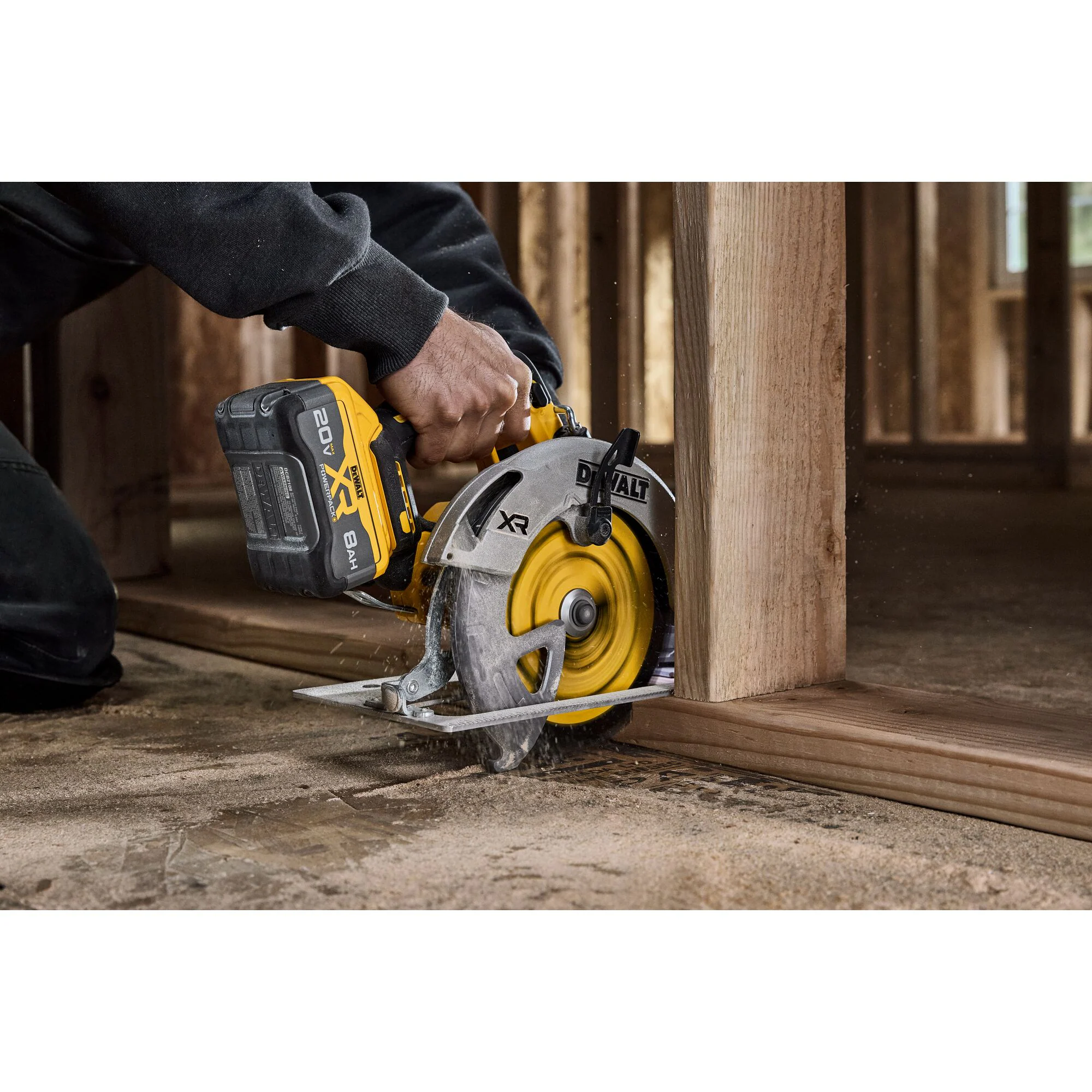 DEWALT XR 20-volt Max 7-1/4-in Brushless Cordless Circular Saw Kit (Battery & Charger Included) DEWALT XR 20-volt Max 7-1/4-in Brushless Cordless Circular Saw Kit (Battery & Charger Included) - Image 4