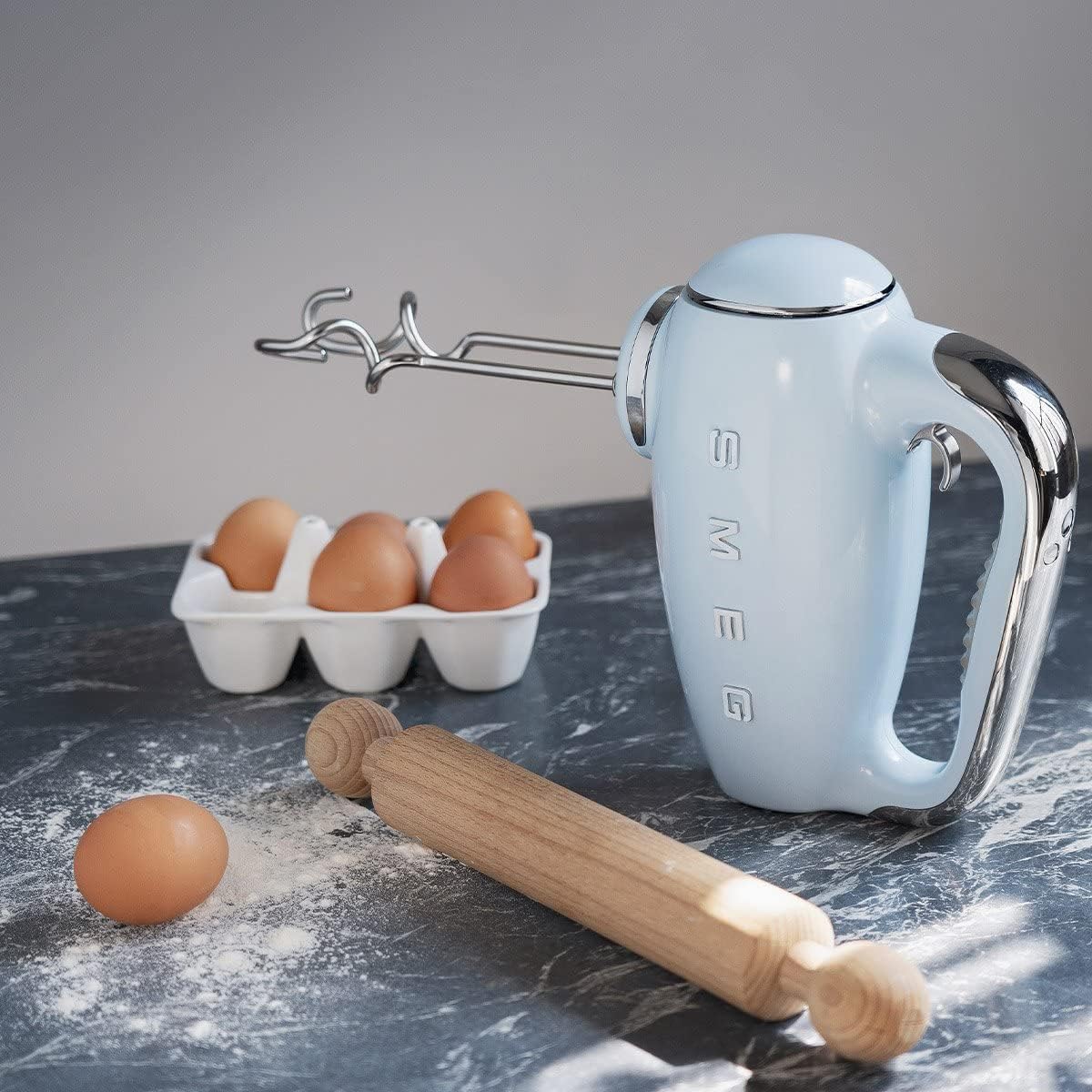 SMEG Pastel Blue 50's Retro Style Electric Hand Mixer with Set of Beaters, Set of Dough Hooks and Set of Whisks SMEG Pastel Blue 50's Retro Style Electric Hand Mixer with Set of Beaters, Set of Dough Hooks and Set of Whisks - Image 6