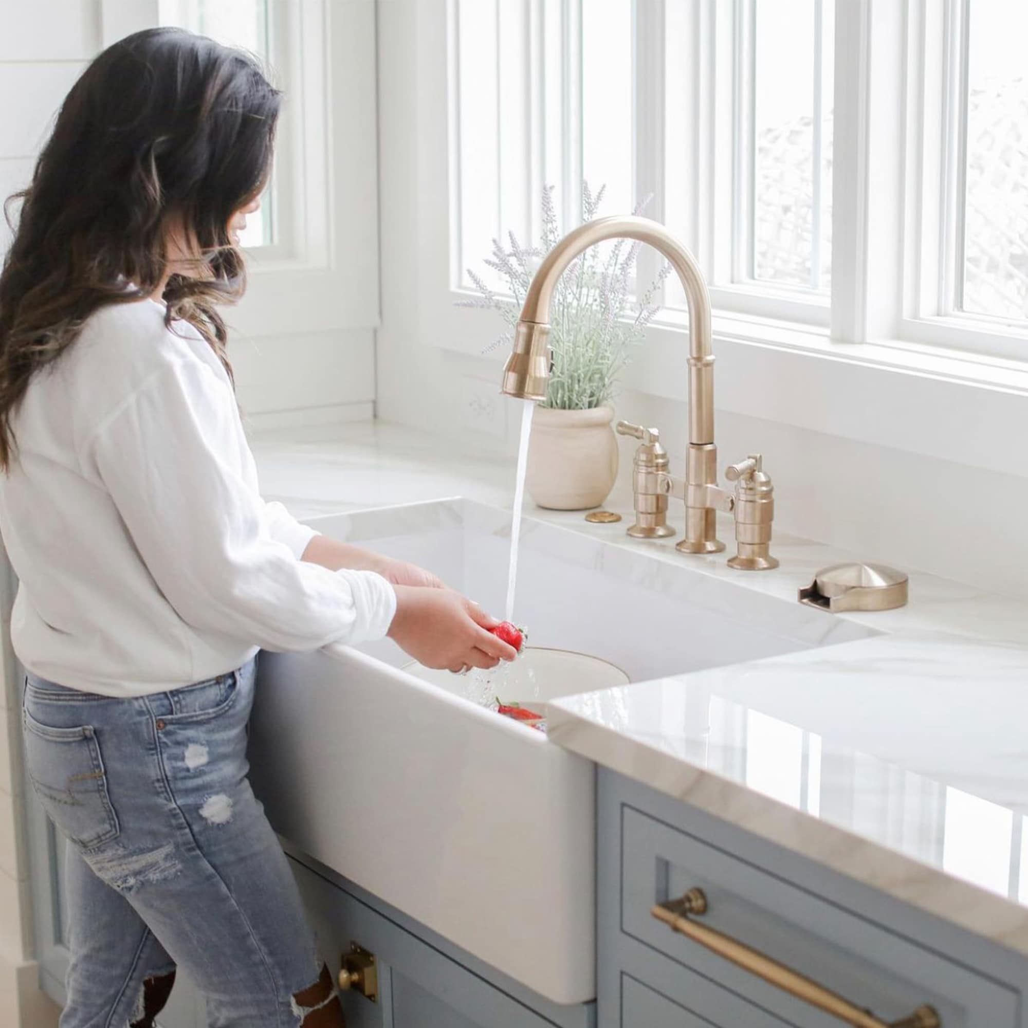 SINKOLOGY Austen Undermount Farmhouse apron front 33-Inches x 18-Inches Fireclay Single bowl Kitchen Sink SINKOLOGY Austen Undermount Farmhouse apron front 33-Inches x 18-Inches Fireclay Single bowl Kitchen Sink