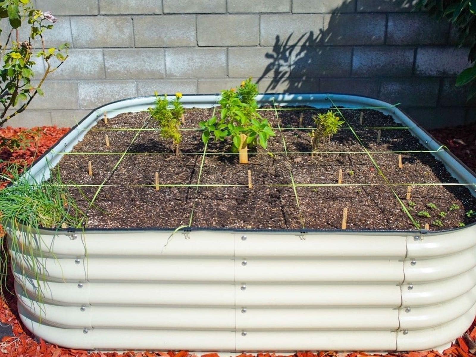 Vego Garden 48-Inches W x 96-Inches L x 17-Inches H Pearl White Metal Raised Garden Bed Vego Garden 48-Inches W x 96-Inches L x 17-Inches H Pearl White Metal Raised Garden Bed