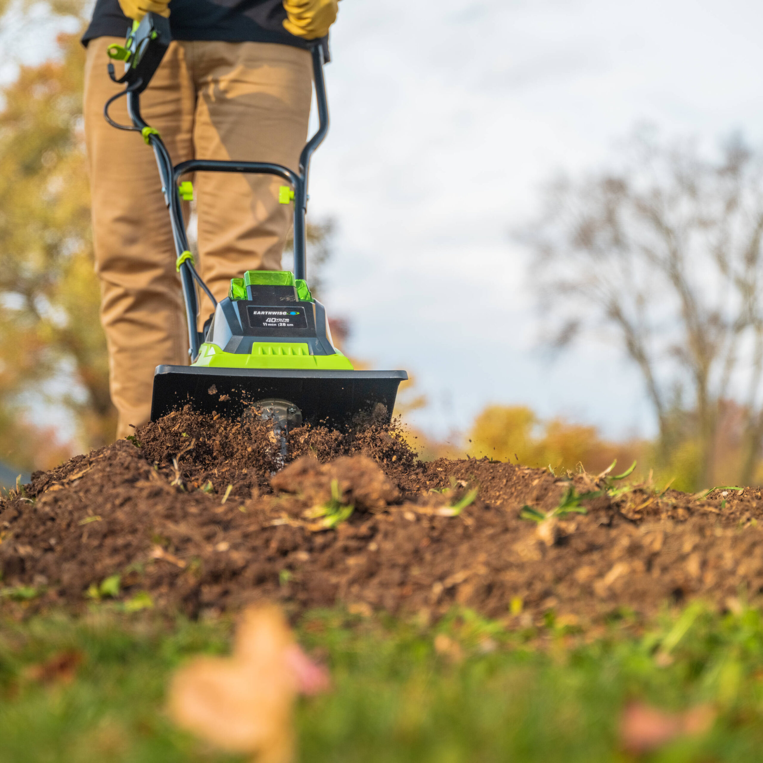 Earthwise 40 Forward-rotating Cordless Electric Cultivator ( Charger Included ) Earthwise 40 Forward-rotating Cordless Electric Cultivator ( Charger Included )
