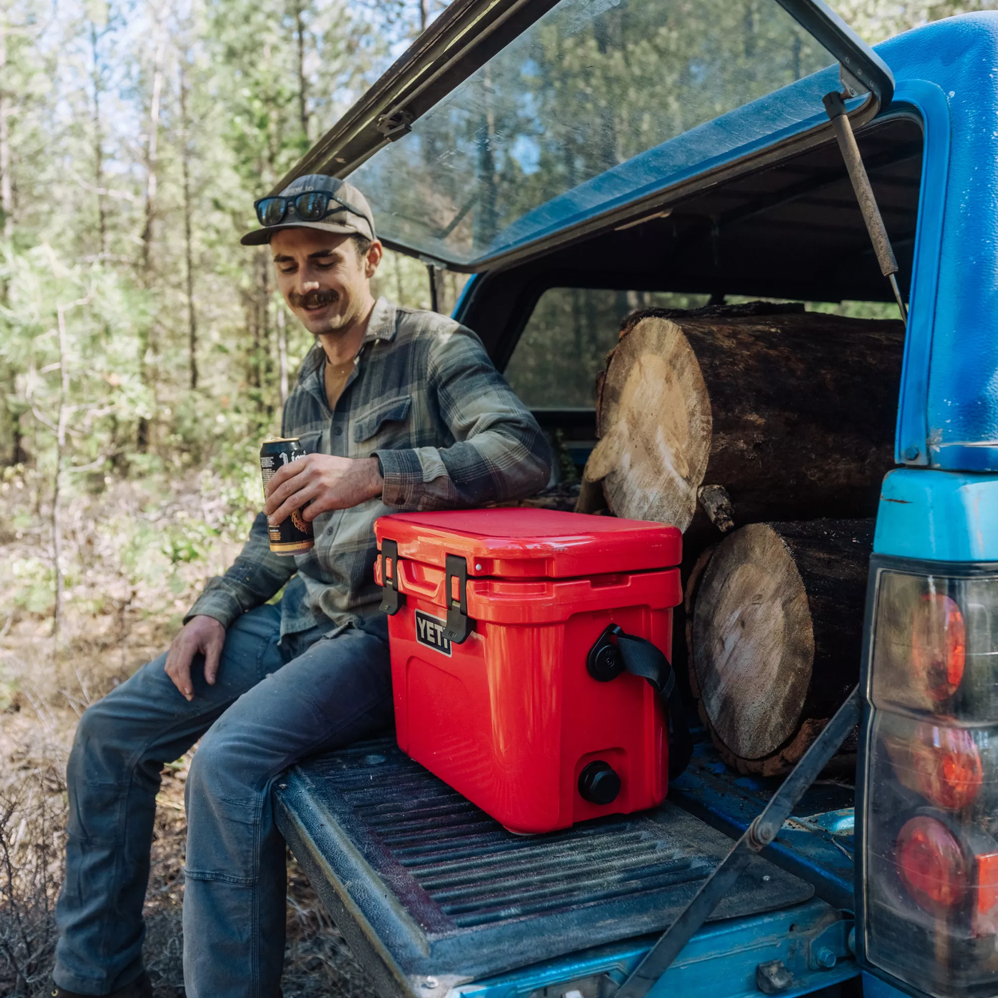 YETI Roadie 15 Hard Cooler - Rescue Red YETI Roadie 15 Hard Cooler - Rescue Red - Image 9