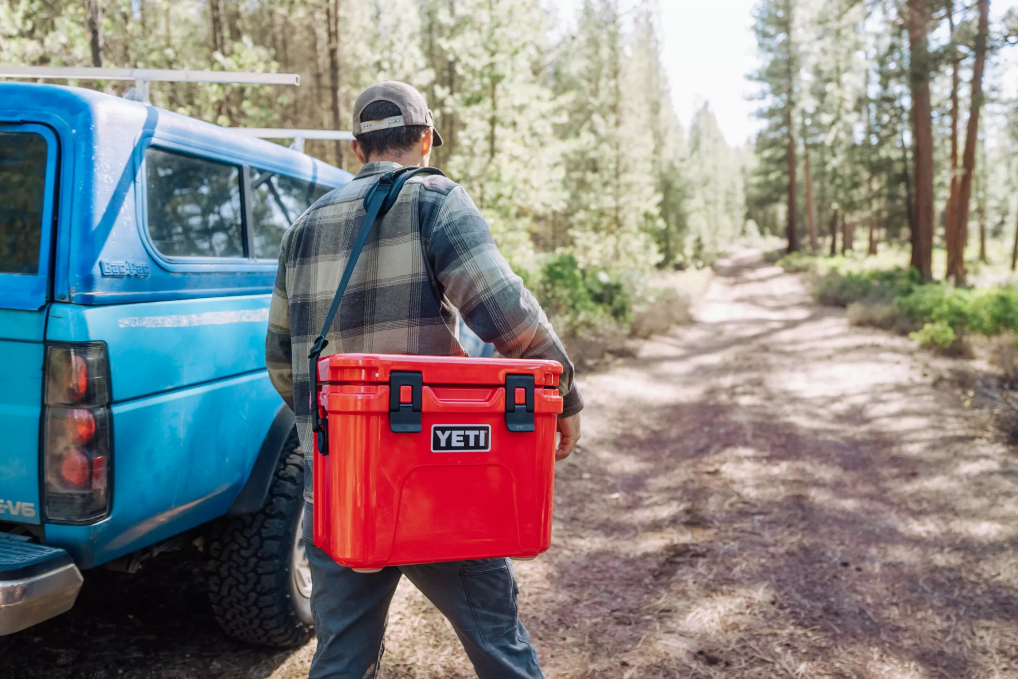 YETI Roadie 15 Hard Cooler - Rescue Red YETI Roadie 15 Hard Cooler - Rescue Red - Image 11