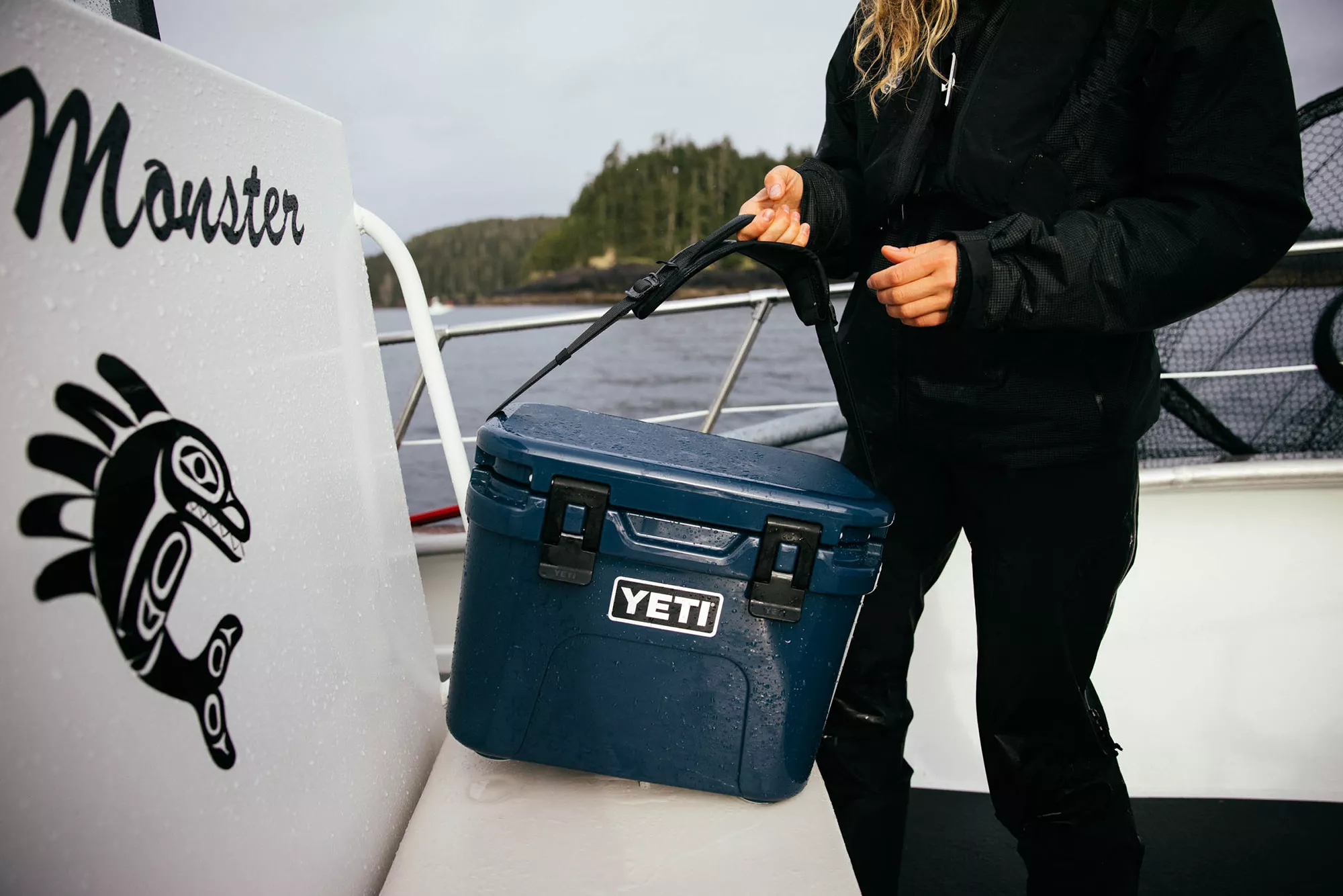 YETI Roadie 15 Hard Cooler - Navy YETI Roadie 15 Hard Cooler - Navy - Image 11