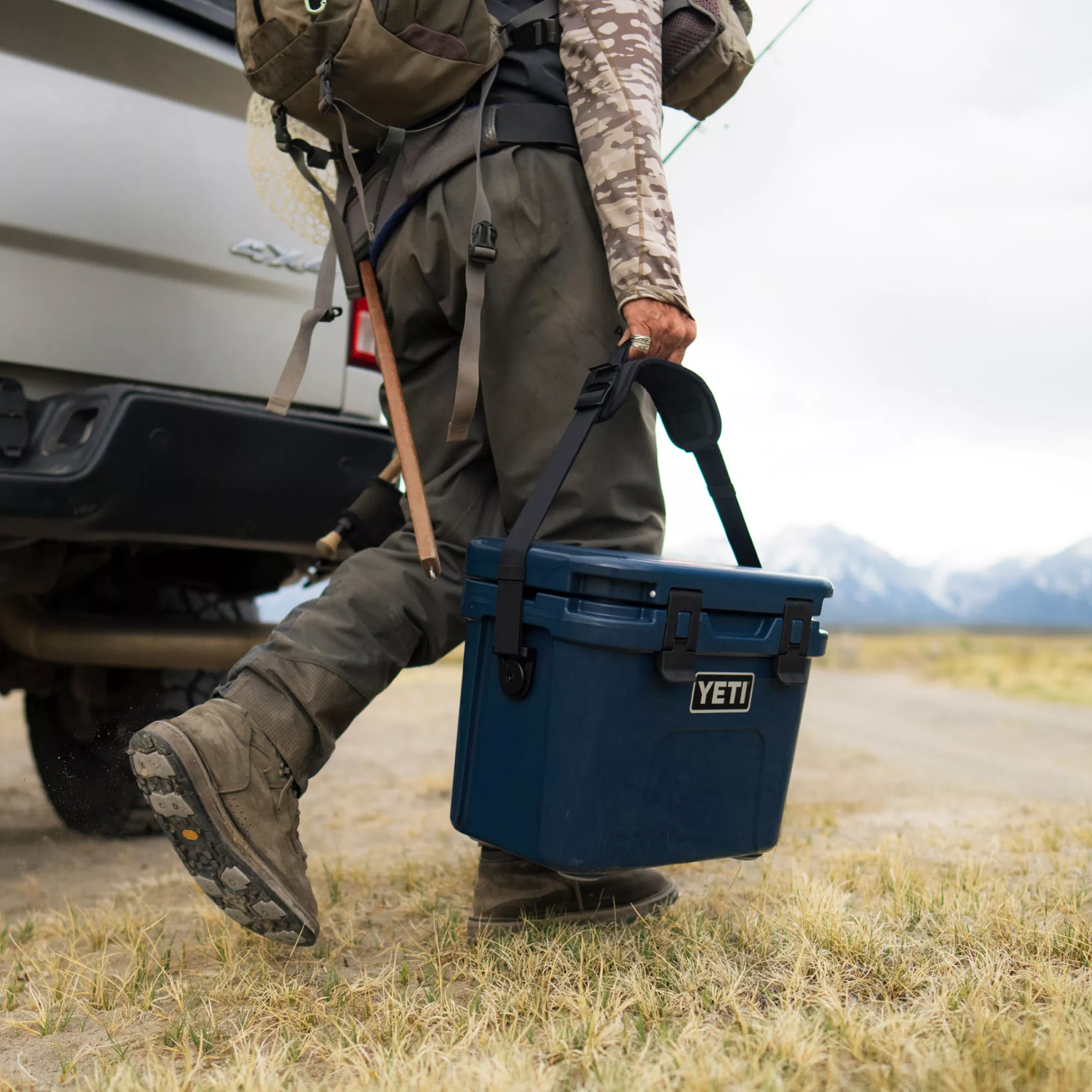 YETI Roadie 15 Hard Cooler - Navy YETI Roadie 15 Hard Cooler - Navy - Image 9