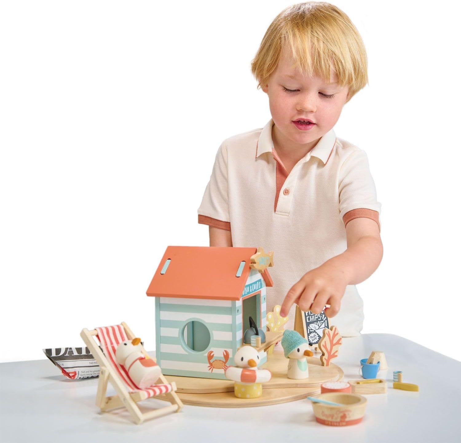 Tender Leaf Toys - Sandy’s Beach Hut - Wooden Toy Seagull Family Tender Leaf Toys - Sandy’s Beach Hut - Wooden Toy Seagull Family with Fish and Chips Beach Hut and Accessories - Imaginative Play Set - Develop Creative Storytelling - Fine Motor Skills - Age 3+