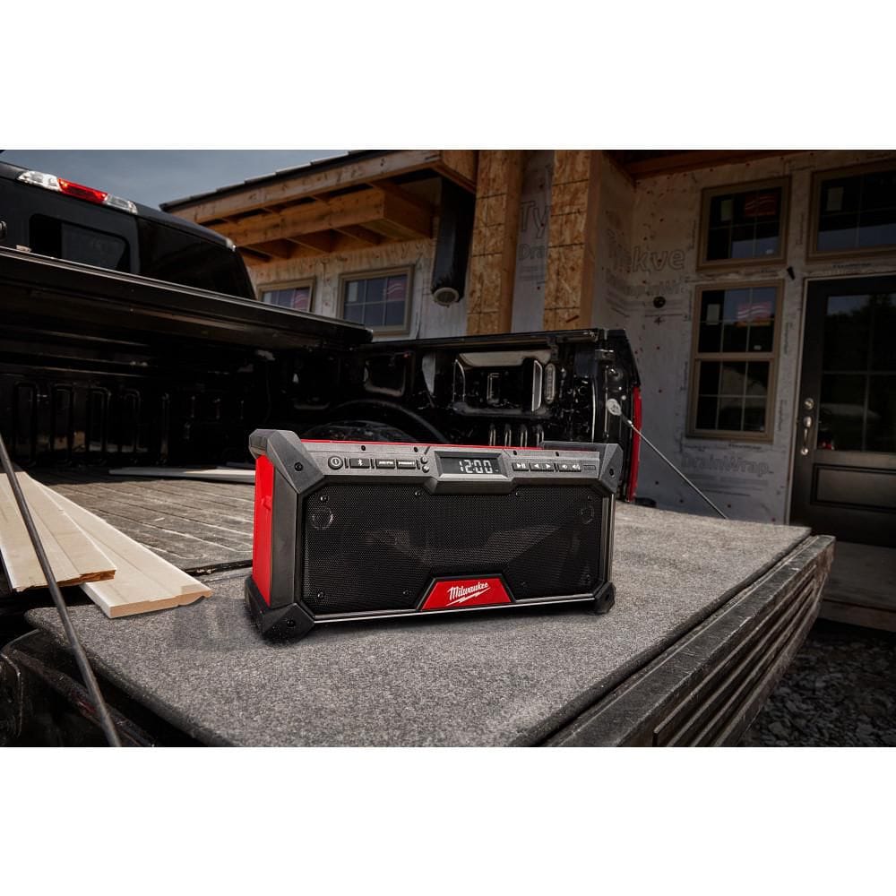 Milwaukee M18 18V Lithium-Ion Cordless Jobsite Radio 2952-20 Milwaukee M18 18V Lithium-Ion Cordless Jobsite Radio 2952-20