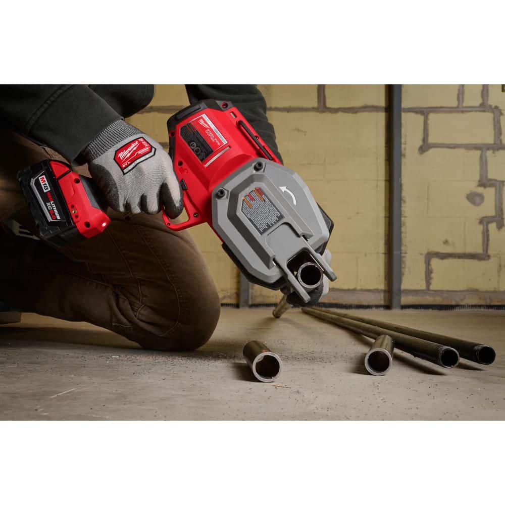 Milwaukee M18 FUEL 18V Lithium-Ion Brushless Cordless 1/2 in.-1 in. Steel Pipe Cutter 3469-20 Milwaukee M18 FUEL 18V Lithium-Ion Brushless Cordless 1/2 in.-1 in. Steel Pipe Cutter 3469-20