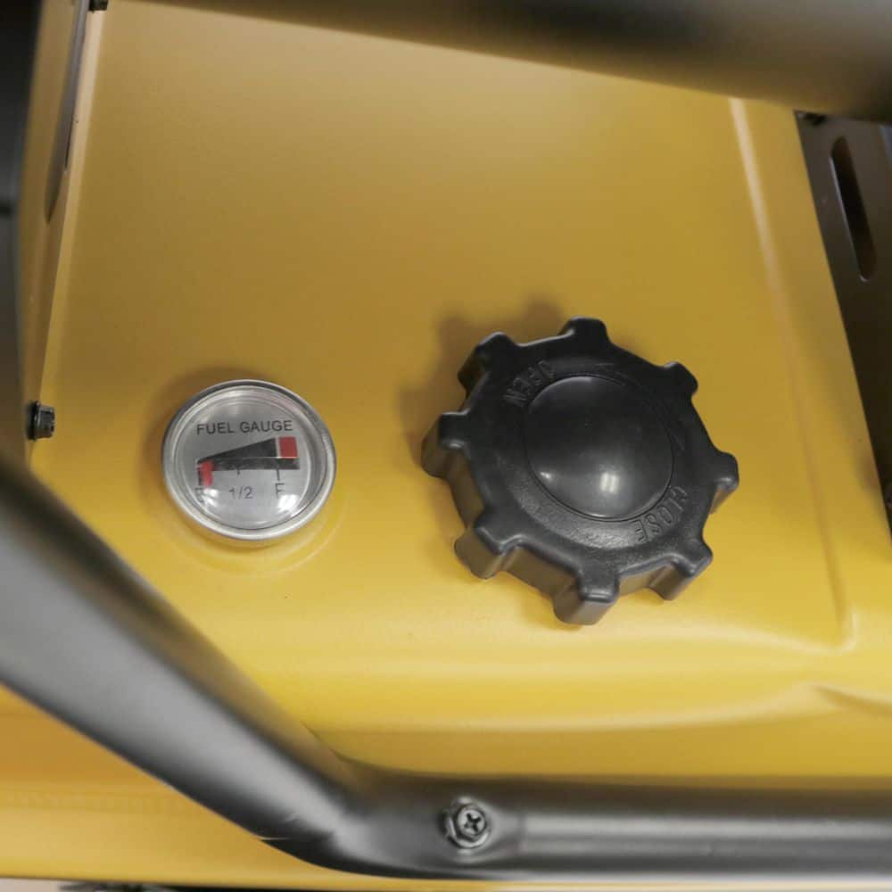 DEWALT Heavy Duty 215,000 BTU Yellow Forced Air Kerosene Outdoor Space Heater (6,500 sq. ft. Heating Area) DXH215HD