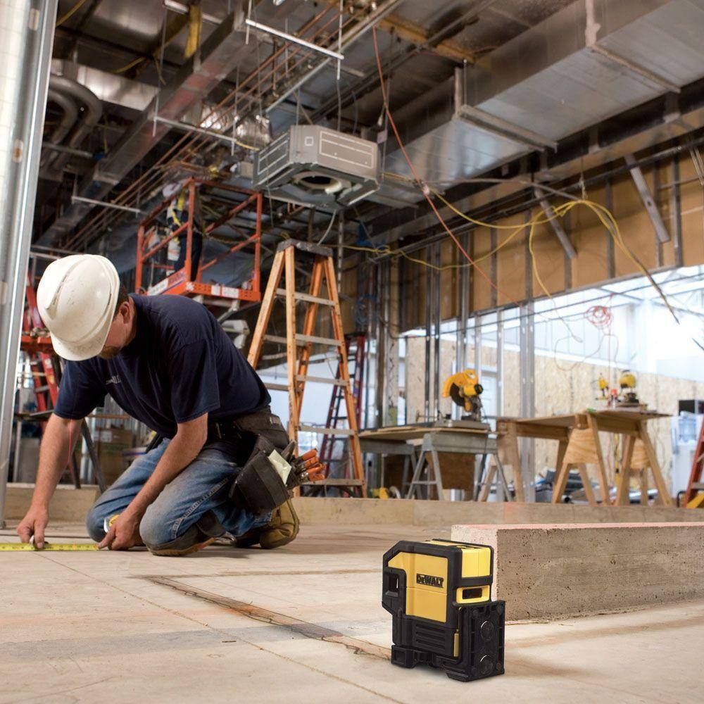 DEWALT 165 ft. Red Self-Leveling 5-Spot & Horizontal Line Laser Level with (3) AA Batteries & Case DEWALT 165 ft. Red Self-Leveling 5-Spot & Horizontal Line Laser Level with (3) AA Batteries & Case - Image 3