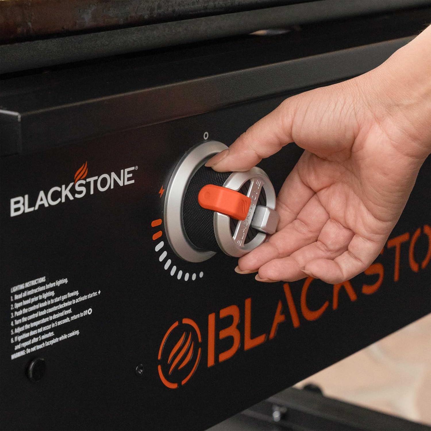 Blackstone 28 Inch Griddle 2080 Original 3-Burner XL Griddle with Hood and Side Shelves Outdoor Flat Top Grill 28 Inch Blackstone Griddle 2080 Original 3-Burner XL Griddle with Hood and Side Shelves Outdoor Flat Top Grill