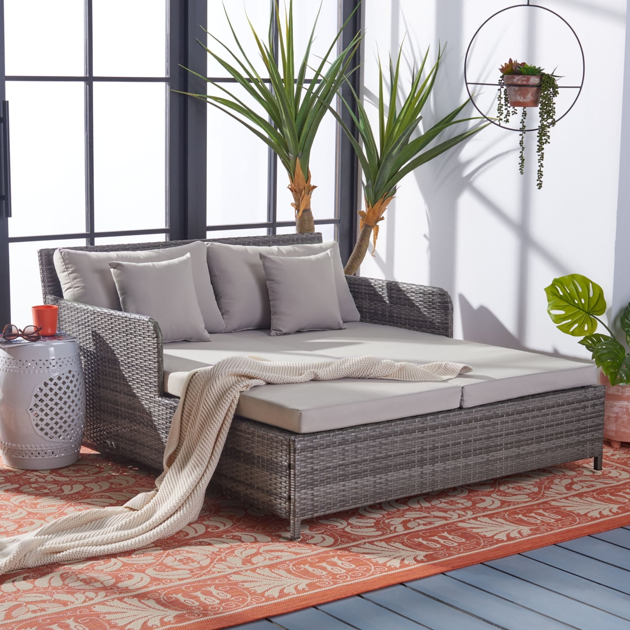 SAFAVIEH Cadeo Outdoor Patio Daybed, Grey