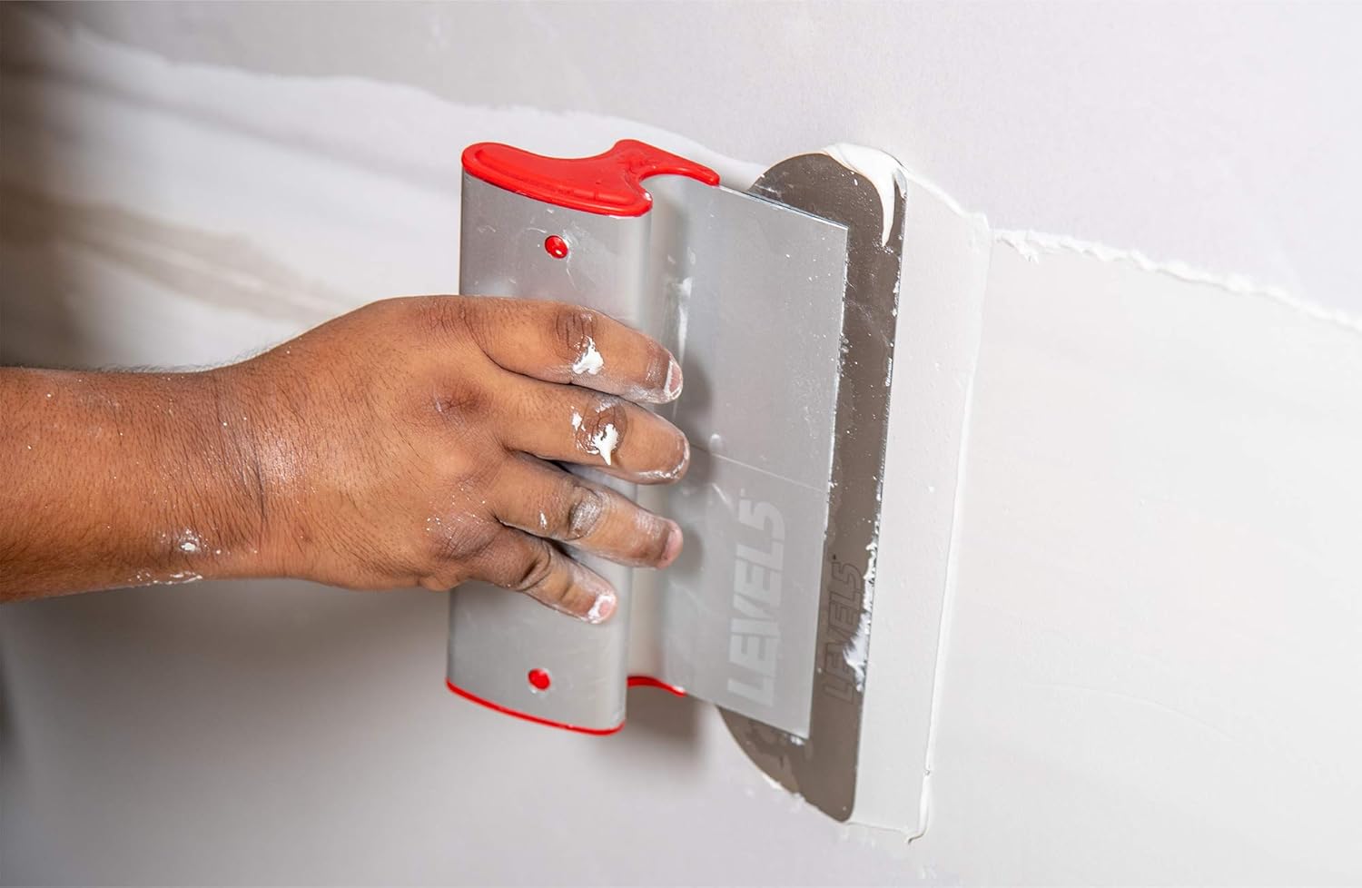 LEVEL5 Skimming Blade Set with Case LEVEL5 Skimming Blade Set with Case | 10, 16, 24, 32 Inch Skimming Blades, 37-63 Inch Extendable Handle, Compound Roller & Transport Case | for Smoothing Walls and Ceilings | 5-550