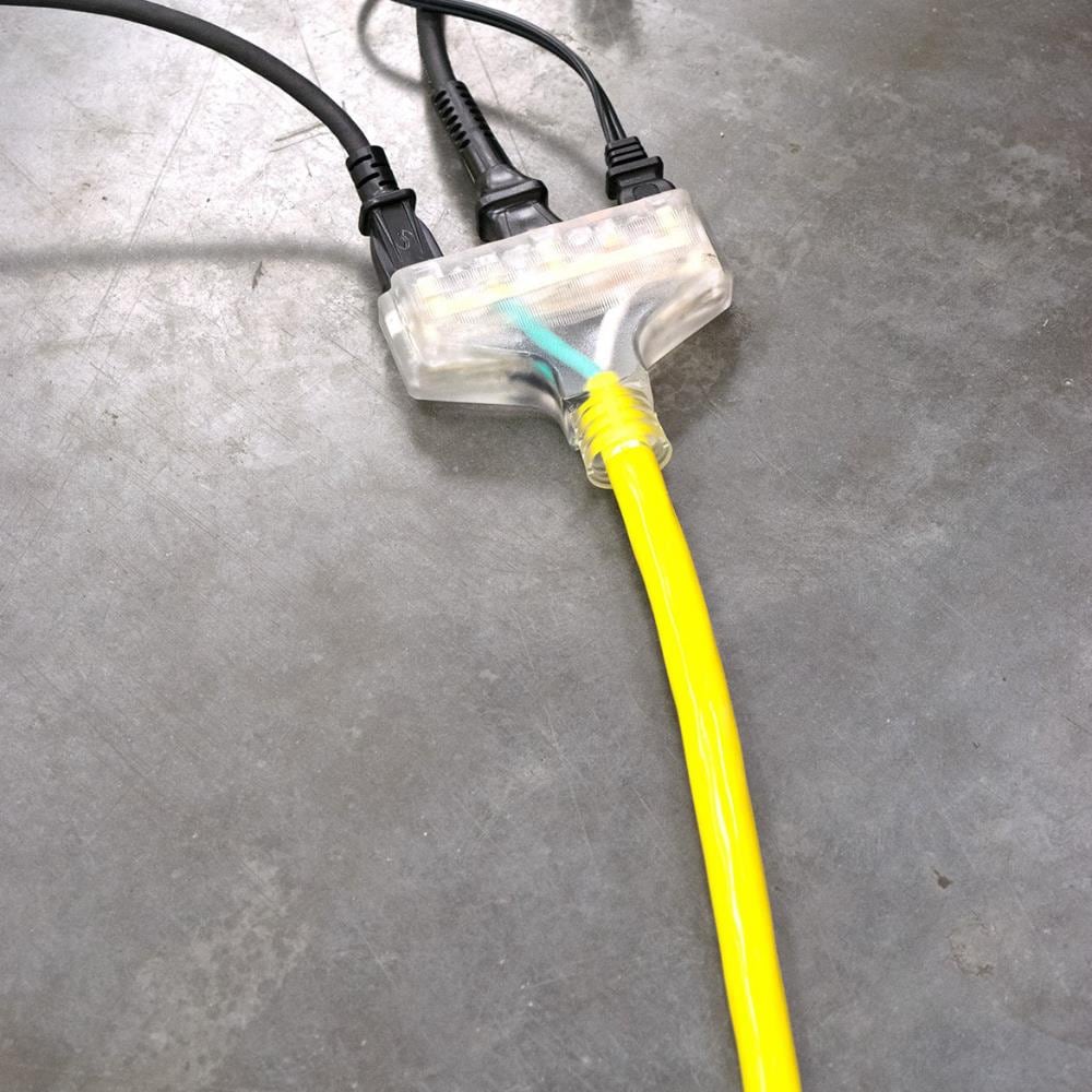 Duromax 100-ft 10 / 3 3 Prong Yellow Indoor/Outdoor Heavy Duty Lighted Extension Cord DuroMax Duromax 100-ft 10 / 3 3 Prong Yellow Indoor/Outdoor Heavy Duty Lighted Extension Cord