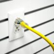 Duromax 100-ft 10 / 3 3 Prong Yellow Indoor/Outdoor Heavy Duty Lighted Extension Cord DuroMax Duromax 100-ft 10 / 3 3 Prong Yellow Indoor/Outdoor Heavy Duty Lighted Extension Cord