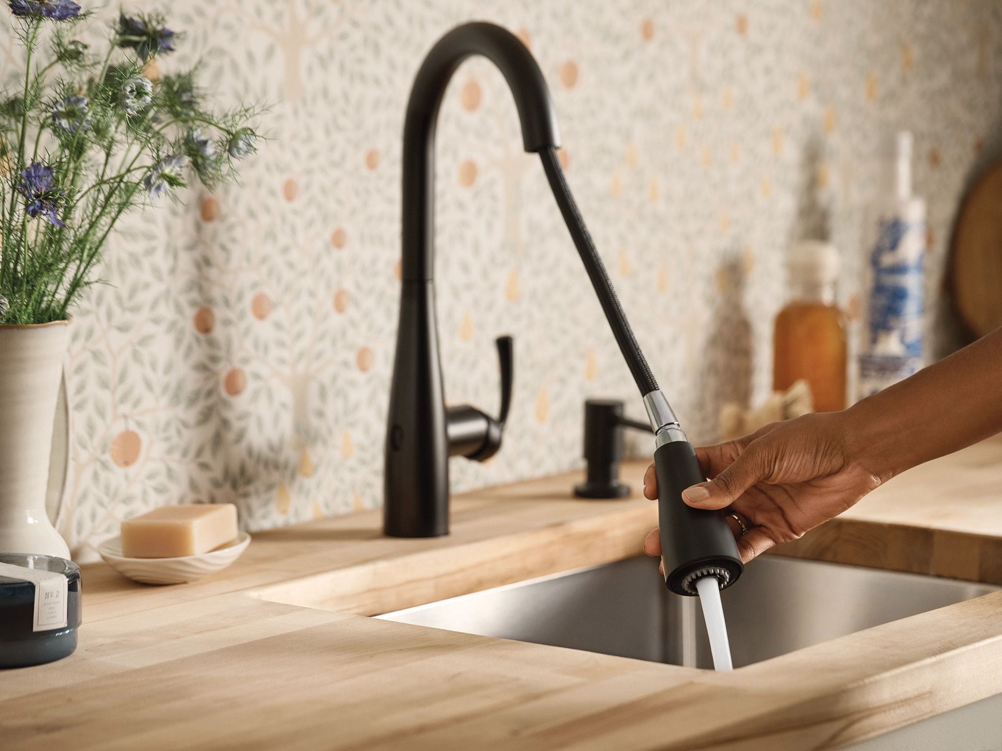 Moen Essie Matte Black Single Handle Deck-mount Touchless Pull-down Kitchen Faucet with Sprayer (Includes Deck Plate) (Includes Soap Dispenser) Moen Essie Matte Black Single Handle Deck-mount Touchless Pull-down Kitchen Faucet with Sprayer (Includes Deck Plate) (Includes Soap Dispenser)