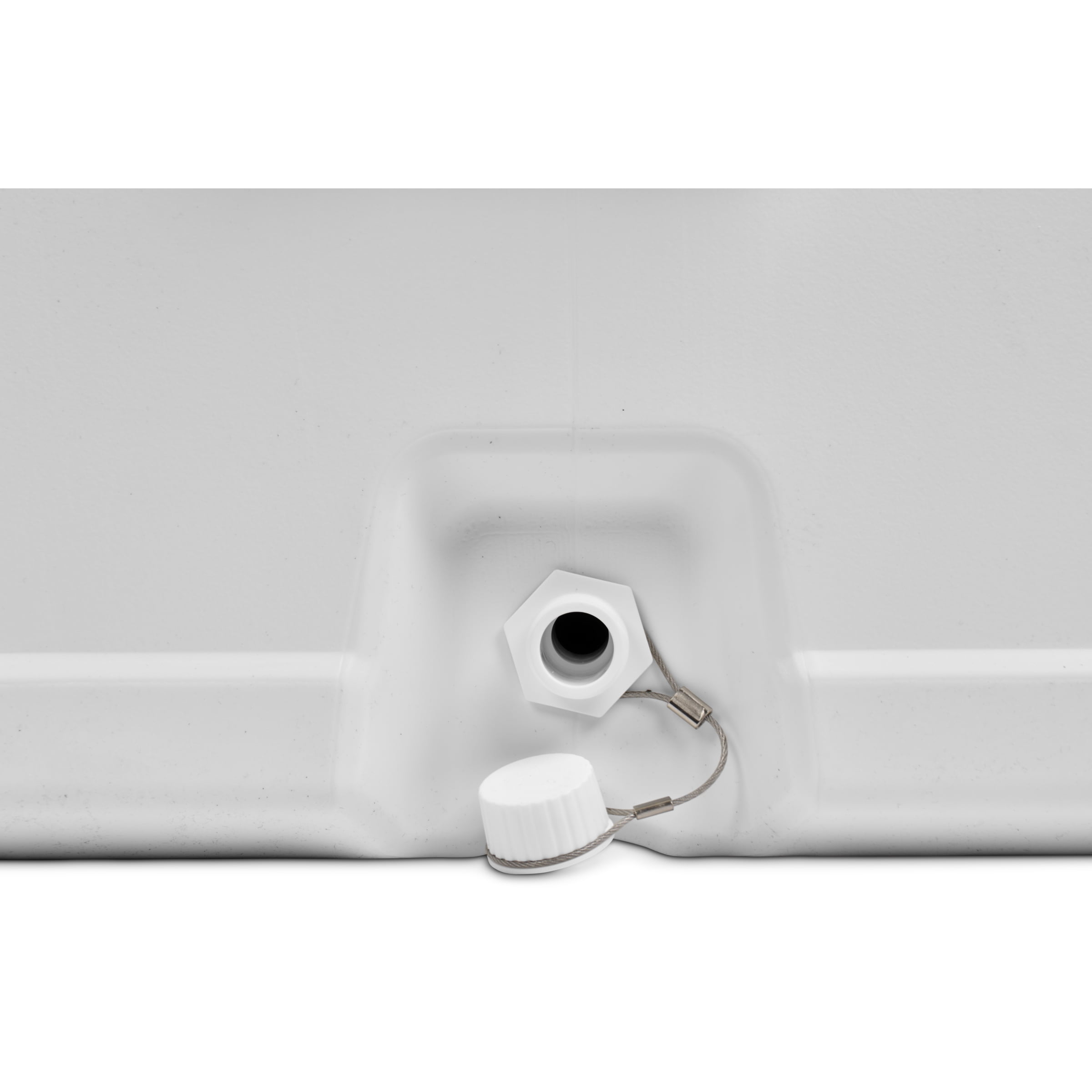 Igloo 70 Qt Latitude Marine Ultra, White and Moonscape Igloo 70 Qt Latitude Marine Ultra, White and Moonscape