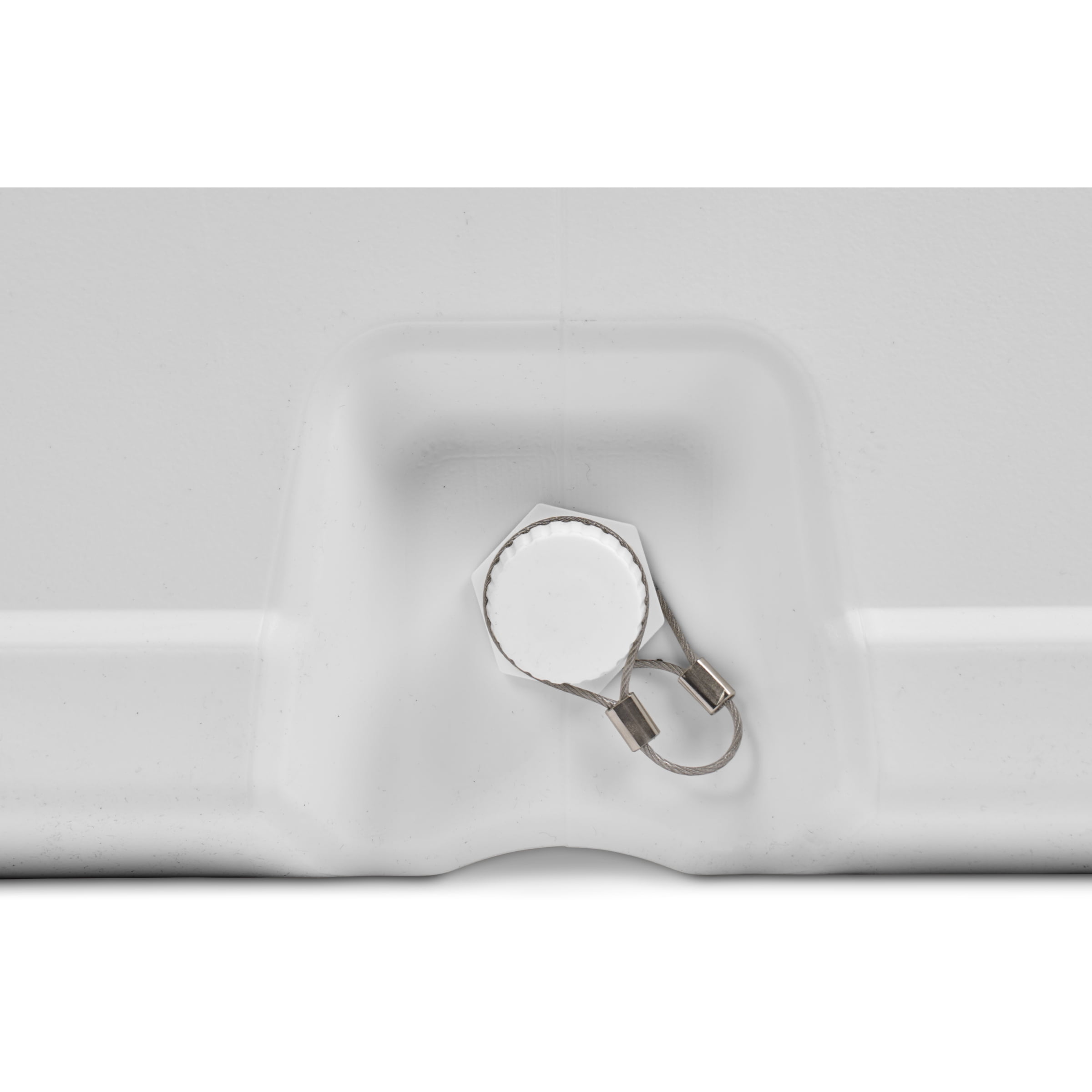 Igloo 70 Qt Latitude Marine Ultra, White and Moonscape Igloo 70 Qt Latitude Marine Ultra, White and Moonscape